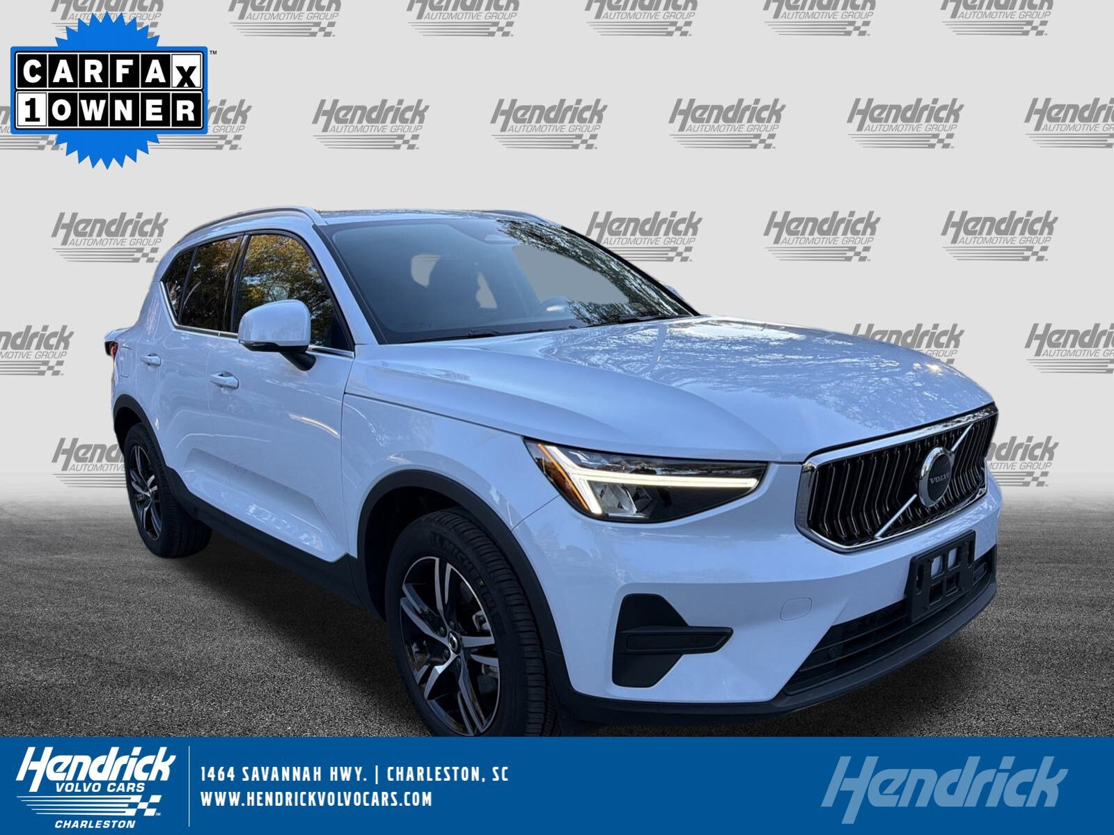 2025 Volvo XC40 Core's photo