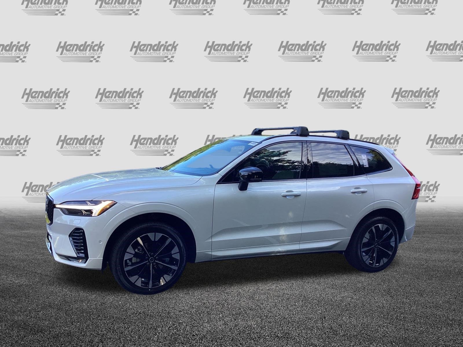 2026 Volvo XC60 Plus photo 4