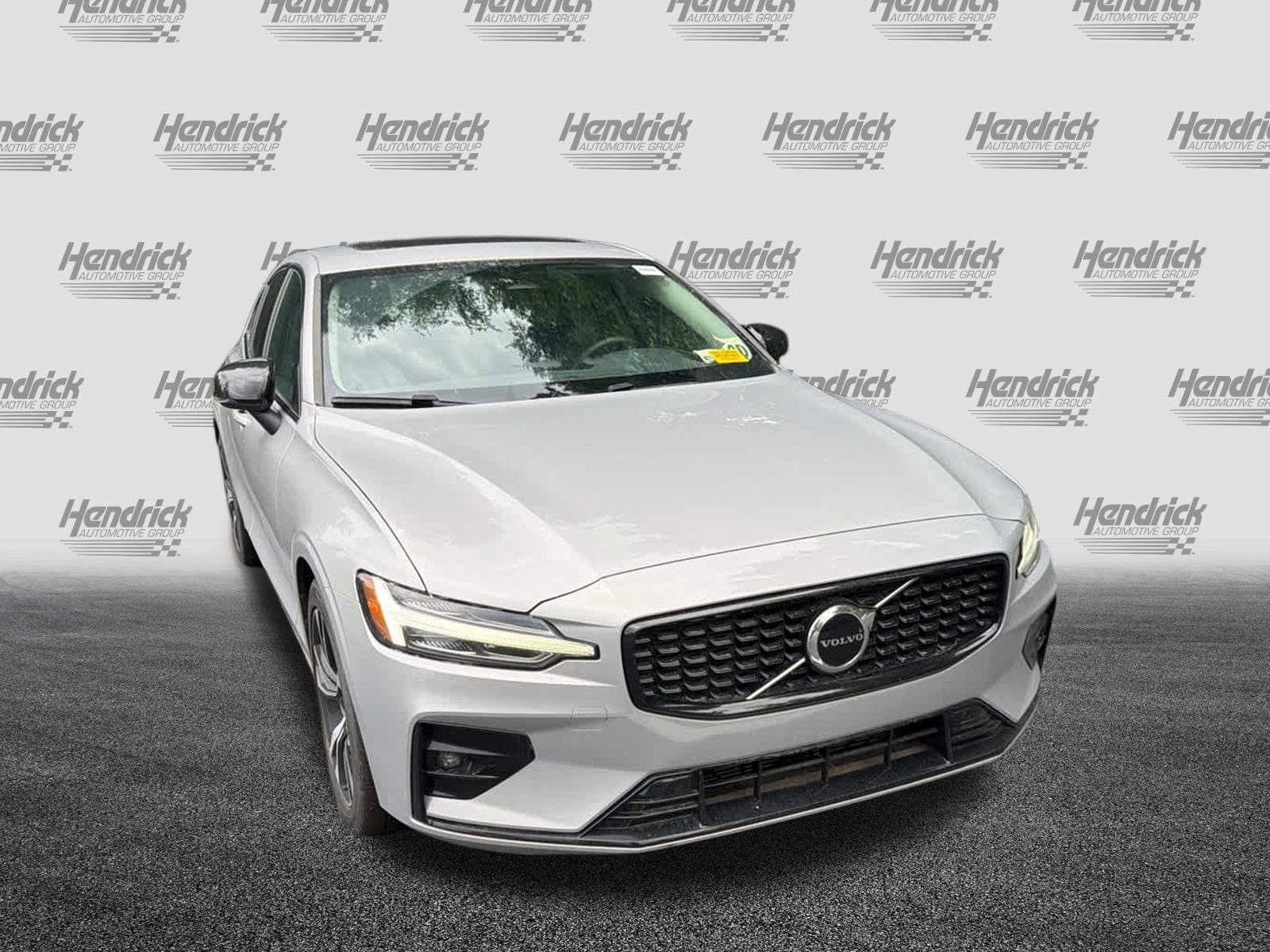 2024 Volvo S60 Core Dark Theme photo 4