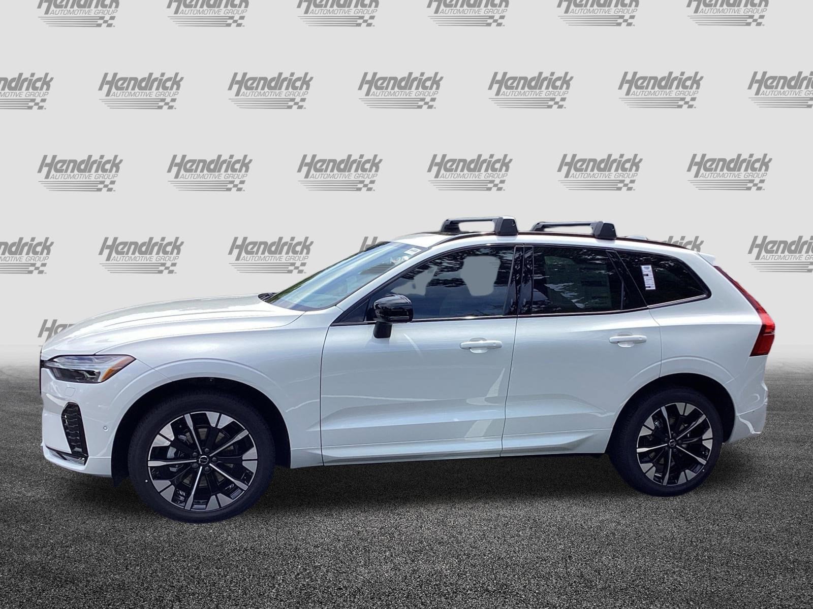 2026 Volvo XC60 Plus photo 4