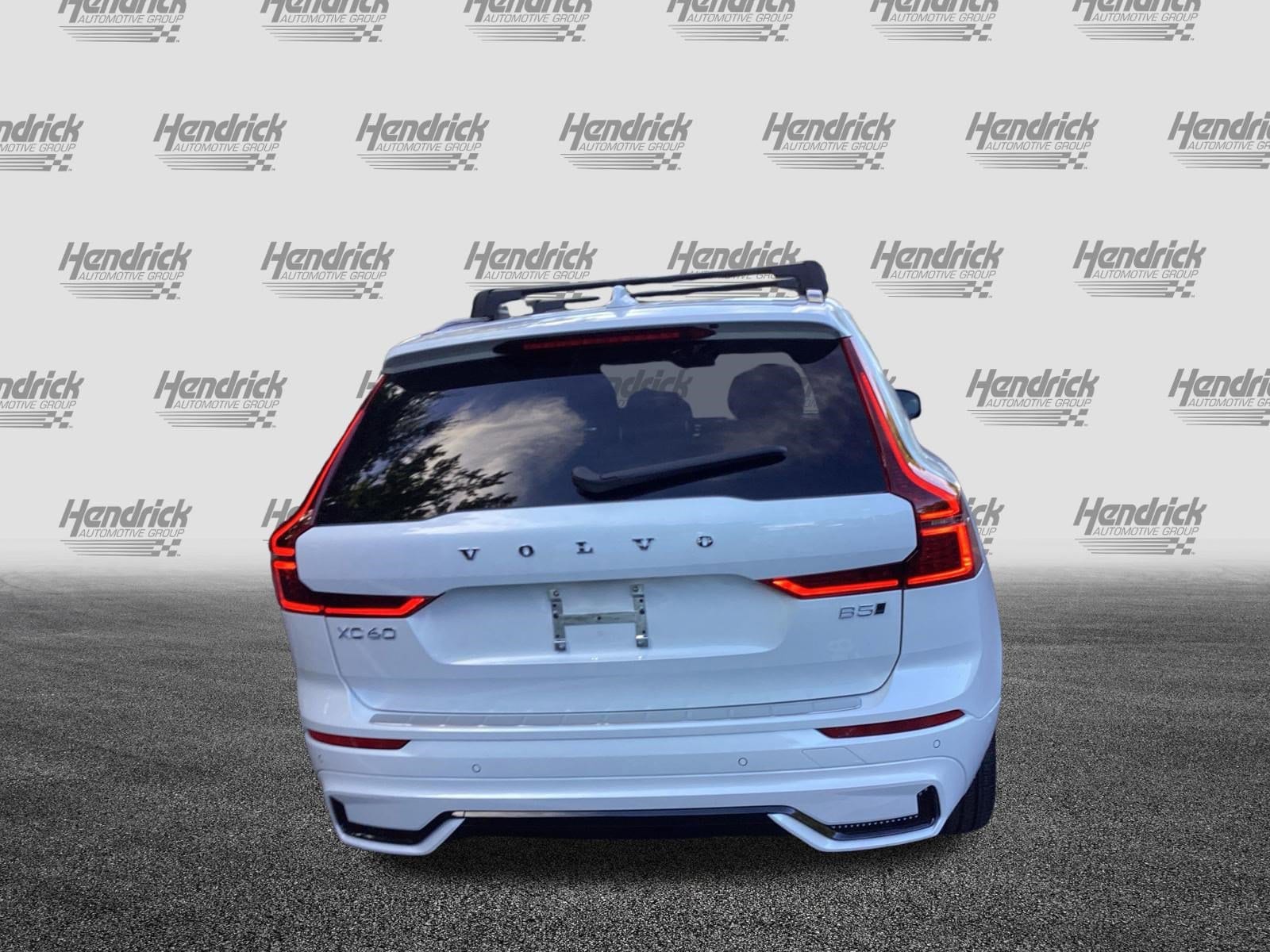 2026 Volvo XC60 Plus photo 6