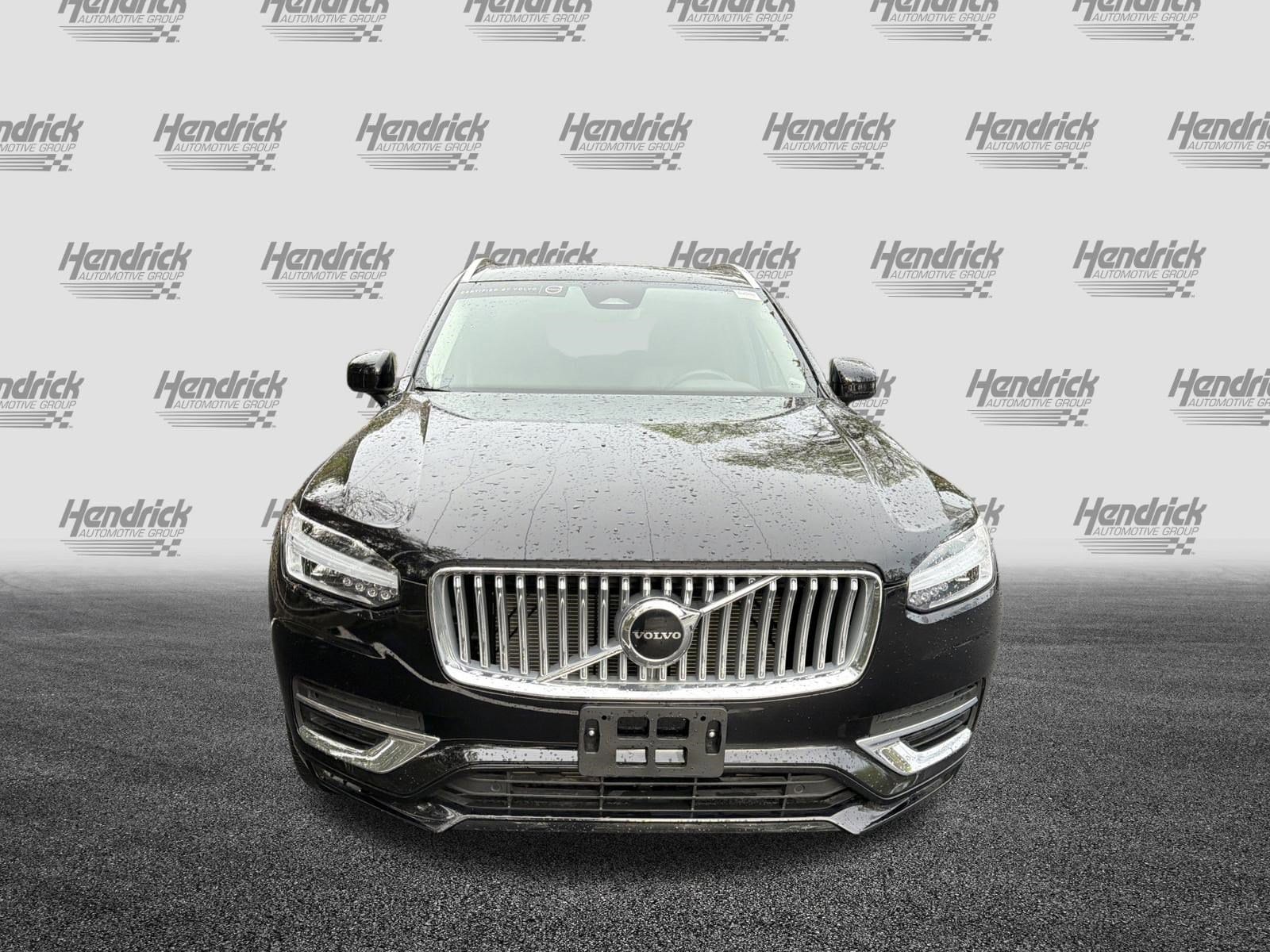 2025 Volvo XC90 Core photo 2