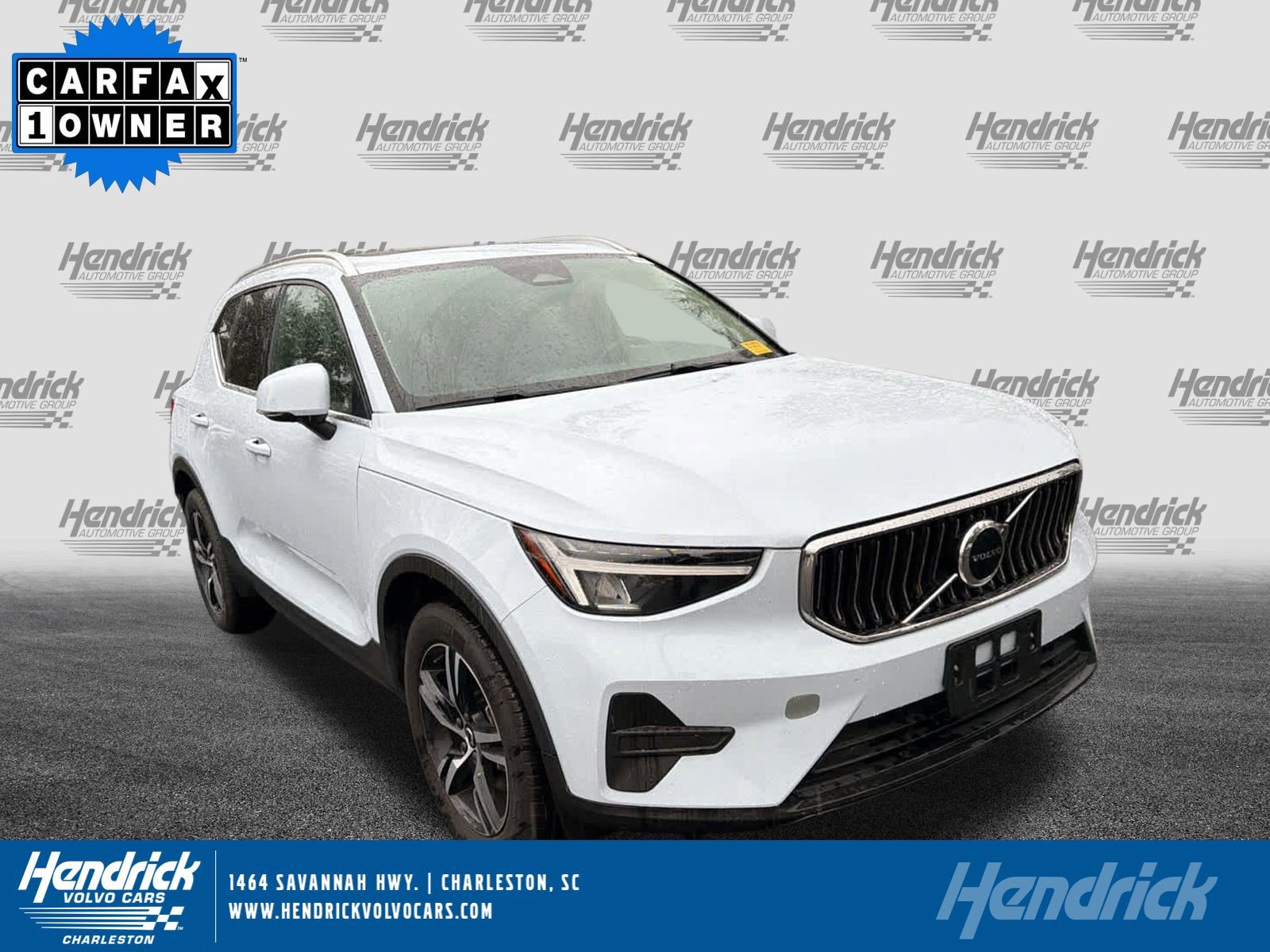 2025 Volvo XC40 Core's photo