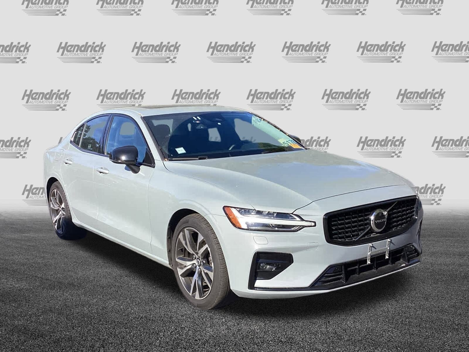 2025 Volvo S60 Core photo 2