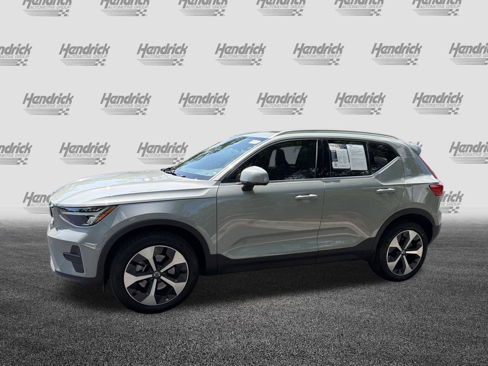 2024 Volvo XC40 Core Bright Theme photo 5