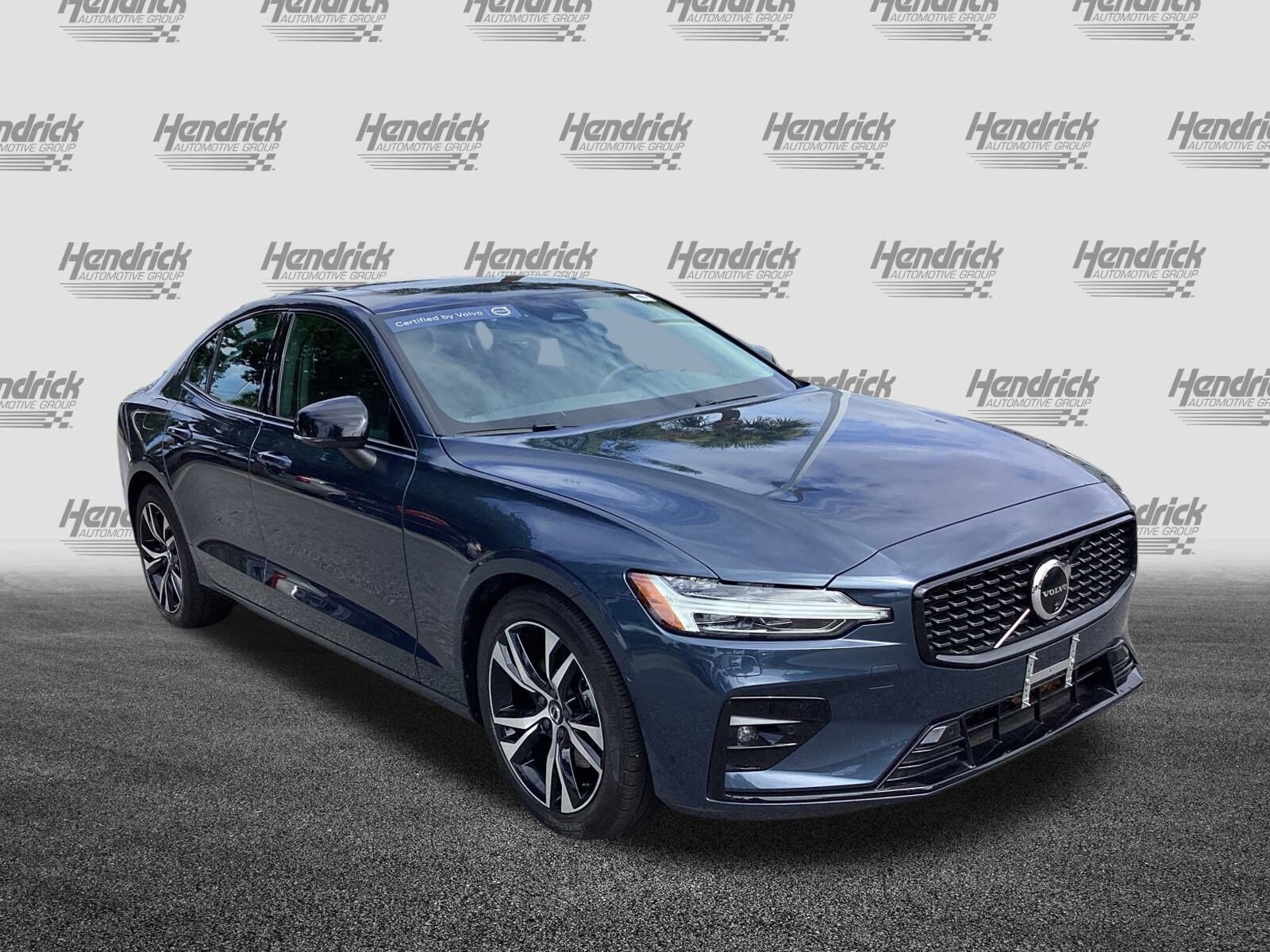 2025 Volvo S60 Plus photo 2