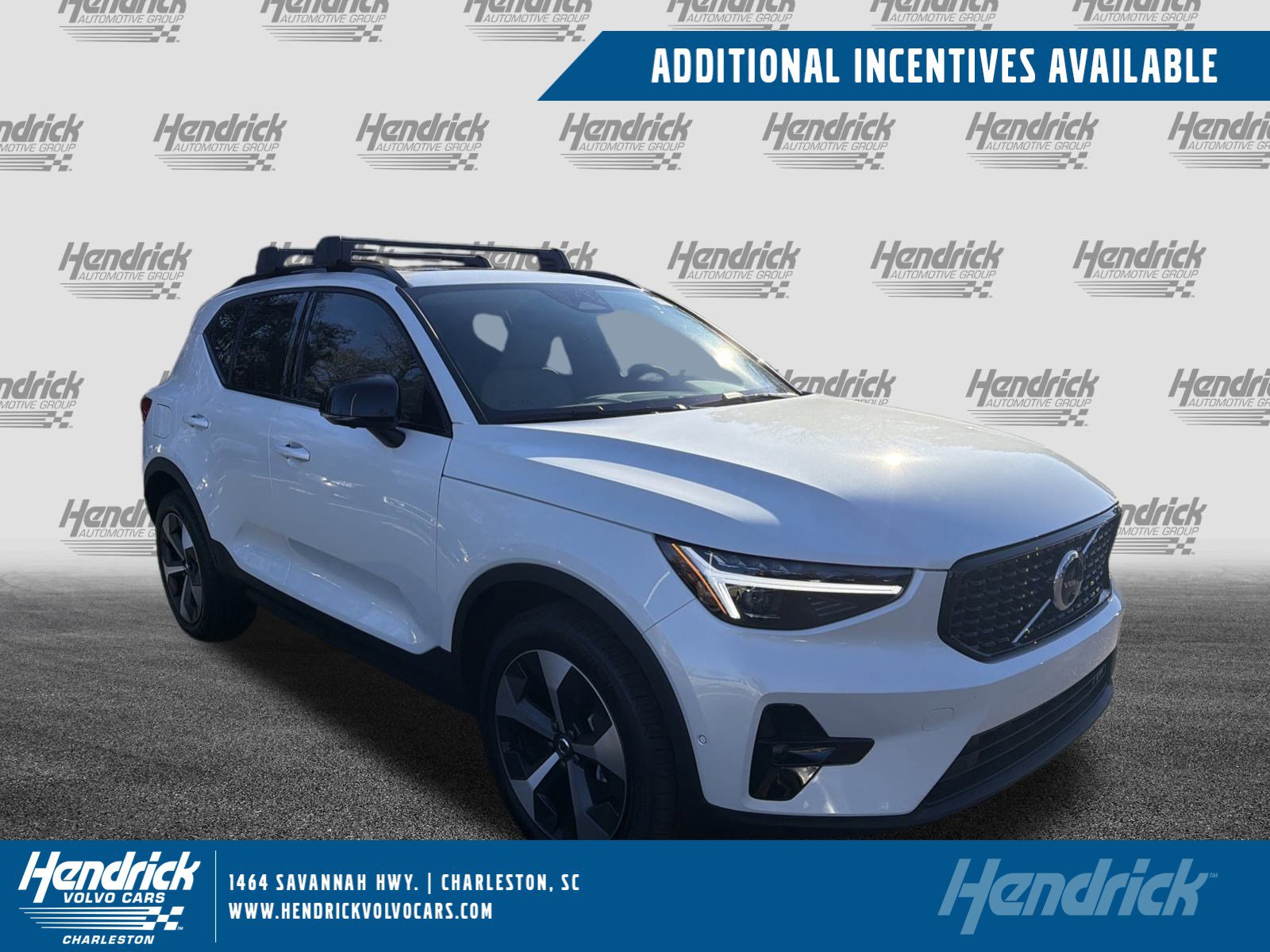2026 Volvo XC40 B5 Plus Dark AWD's photo