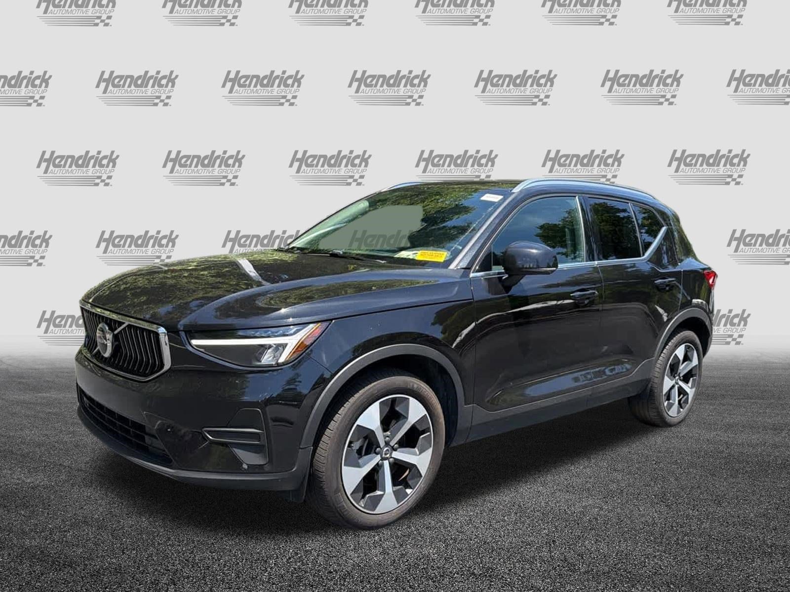 2025 Volvo XC40 Core Bright Theme photo 6