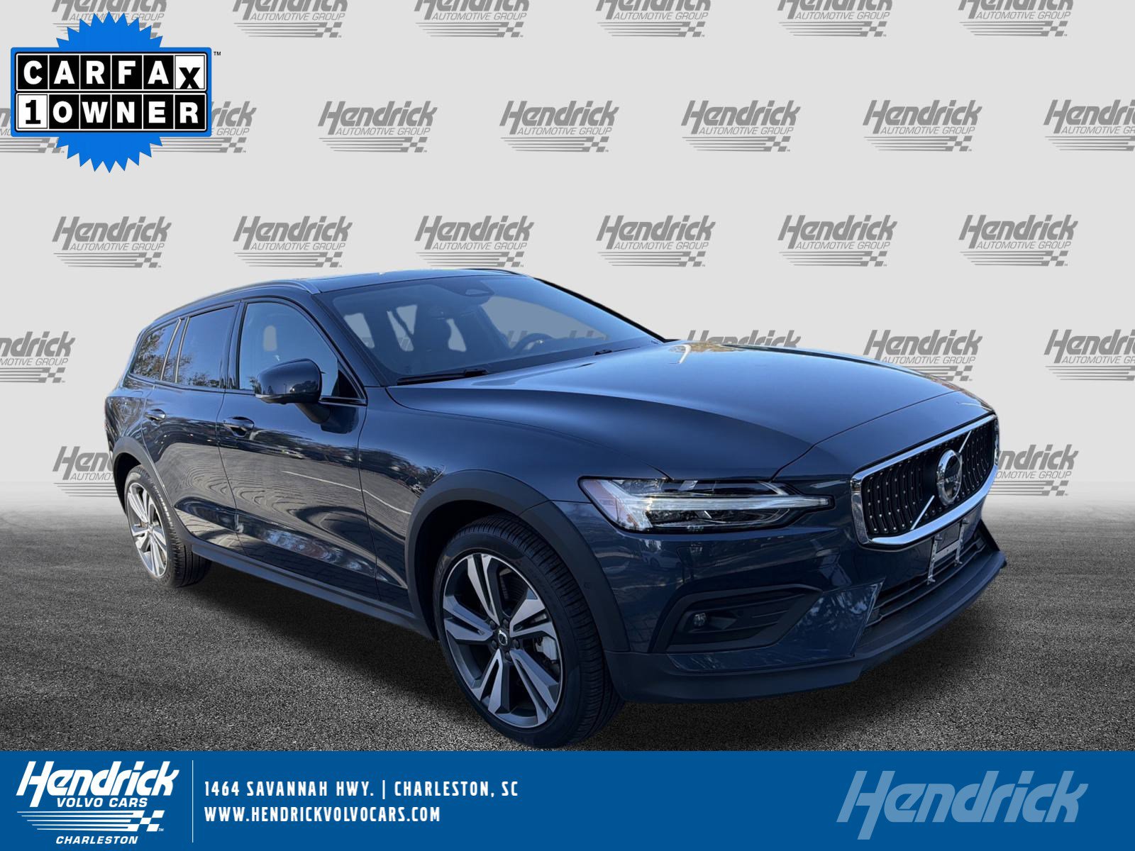 2025 Volvo V60 Cross Country Plus's photo