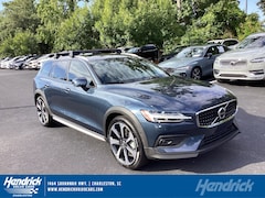 2026 Volvo V60 Cross Country B5 Ultra Wagon