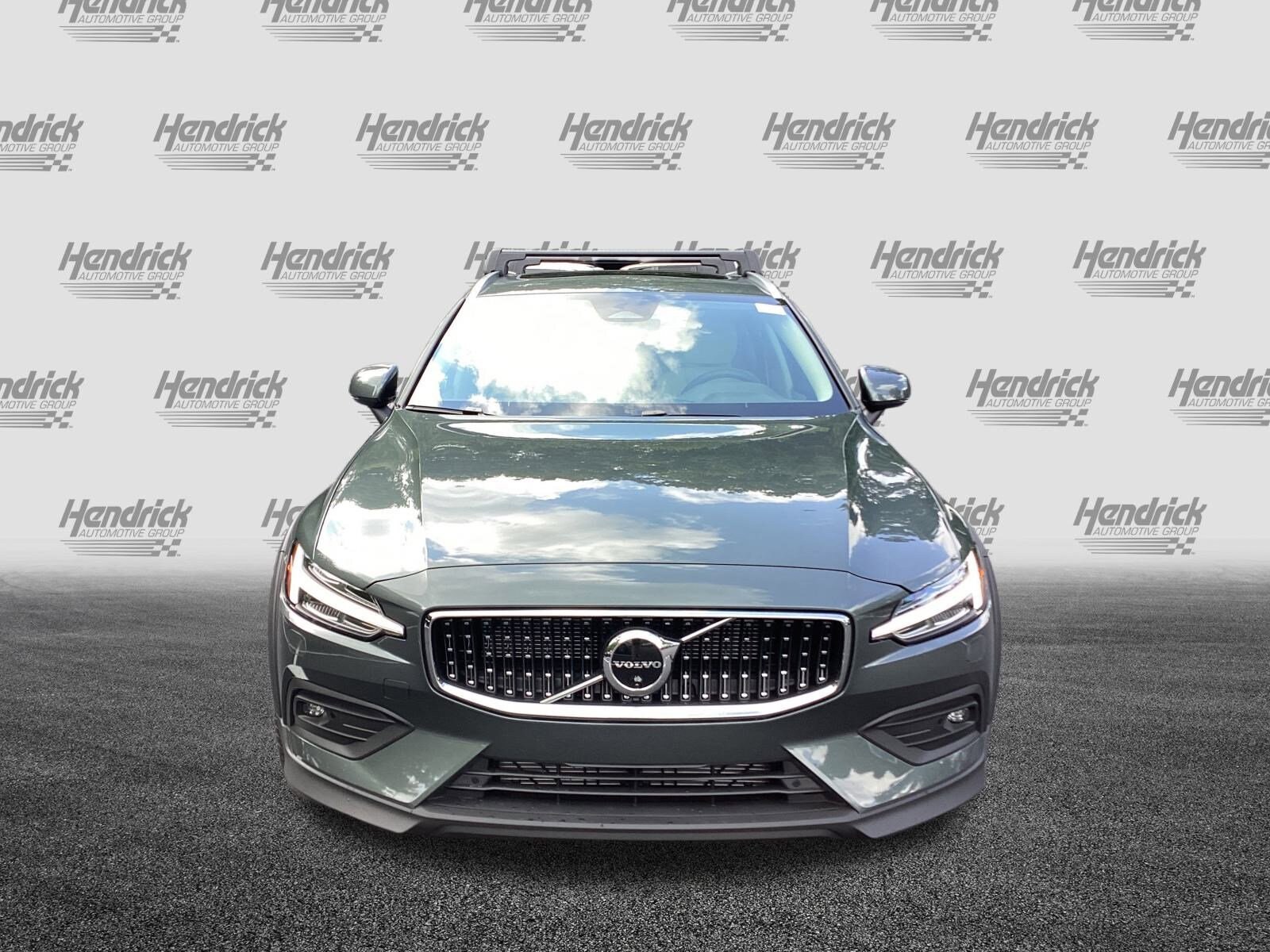 2026 Volvo V60 Cross Country B5 Plus photo 2