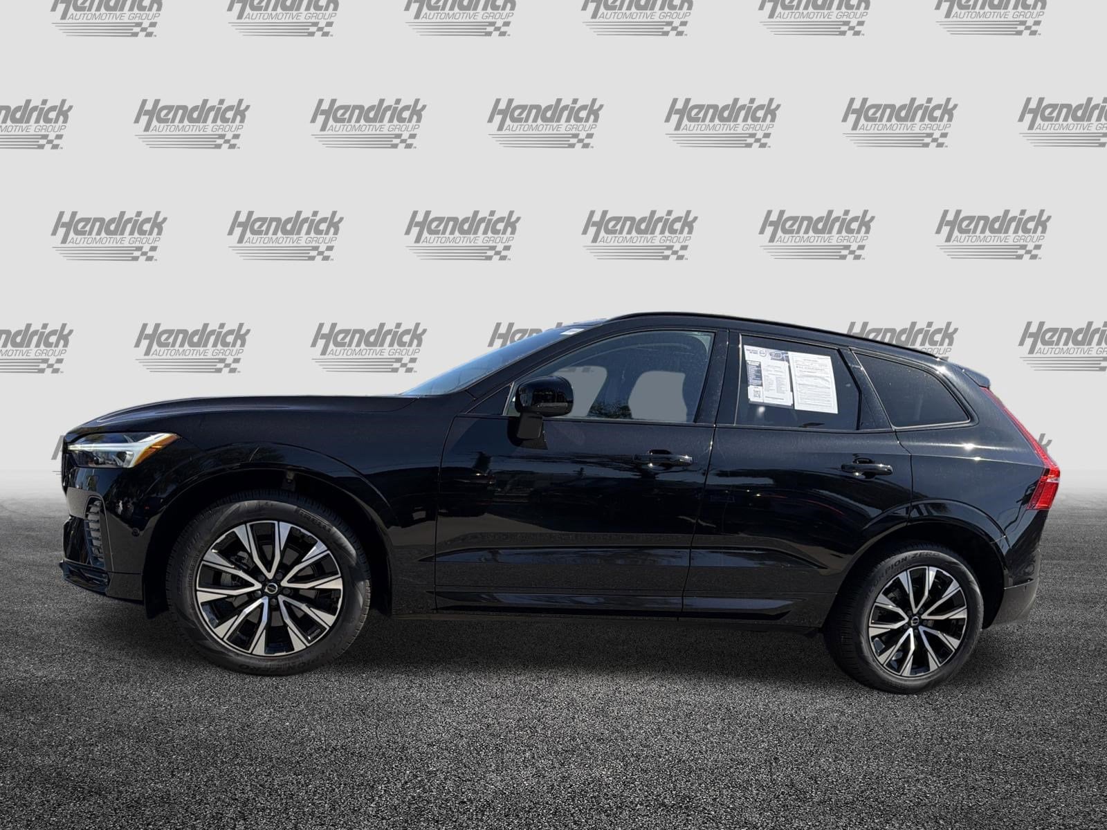 2025 Volvo XC60 Plus photo 6