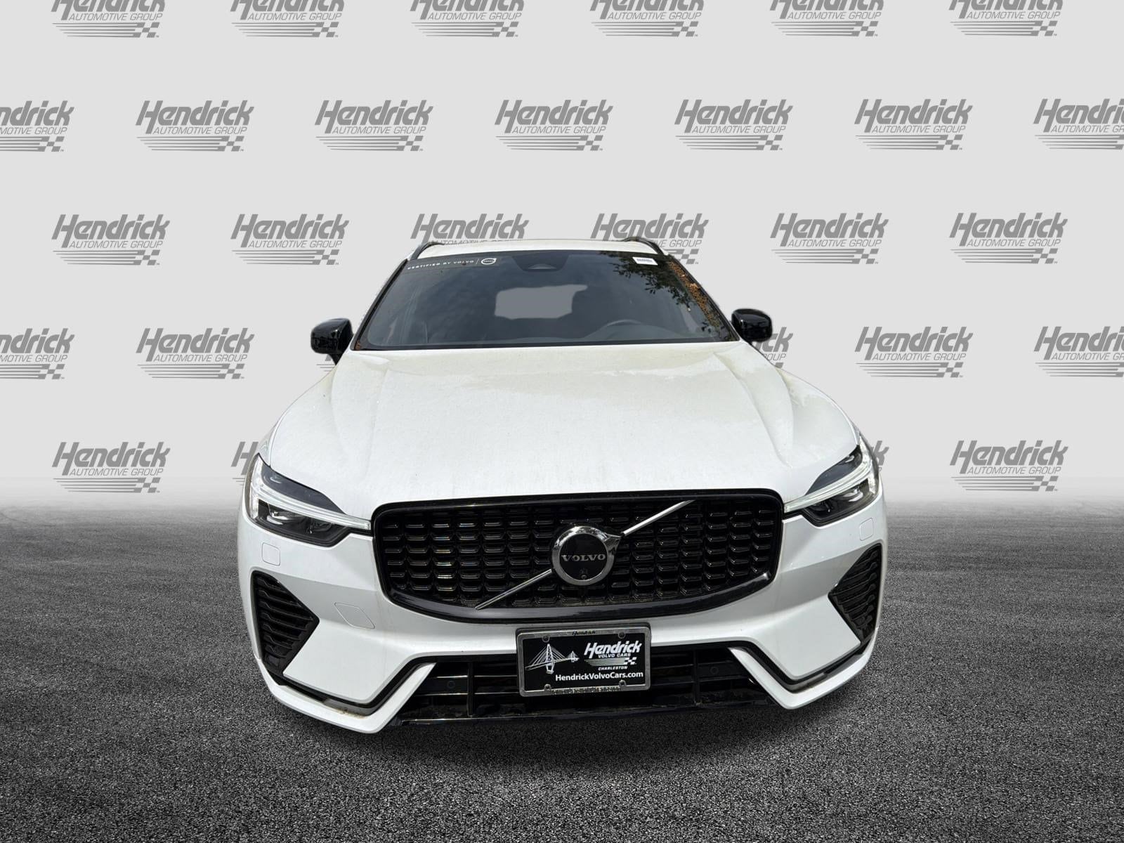 2024 Volvo XC60 Recharge Plug-In Hybrid Plus Dark Theme photo 2