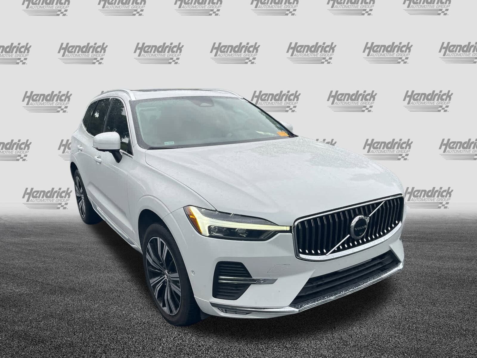 2023 Volvo XC60 Plus photo 2