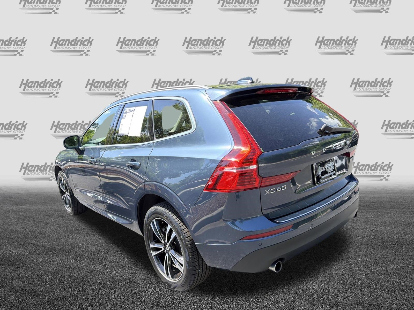 2021 Volvo XC60 Momentum photo 3