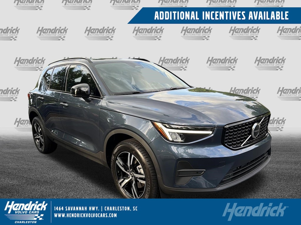 New 2026 Volvo XC40 B4 Core SUV