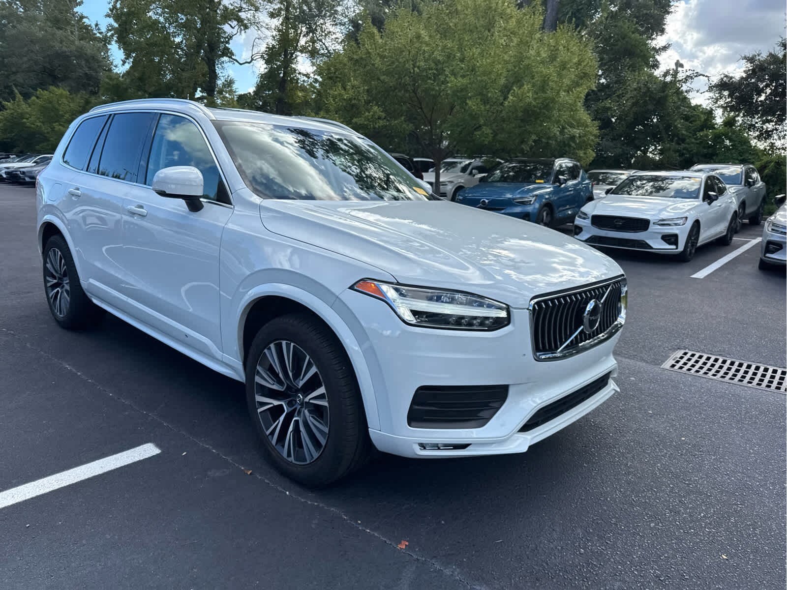 2022 Volvo XC90 Momentum photo 3