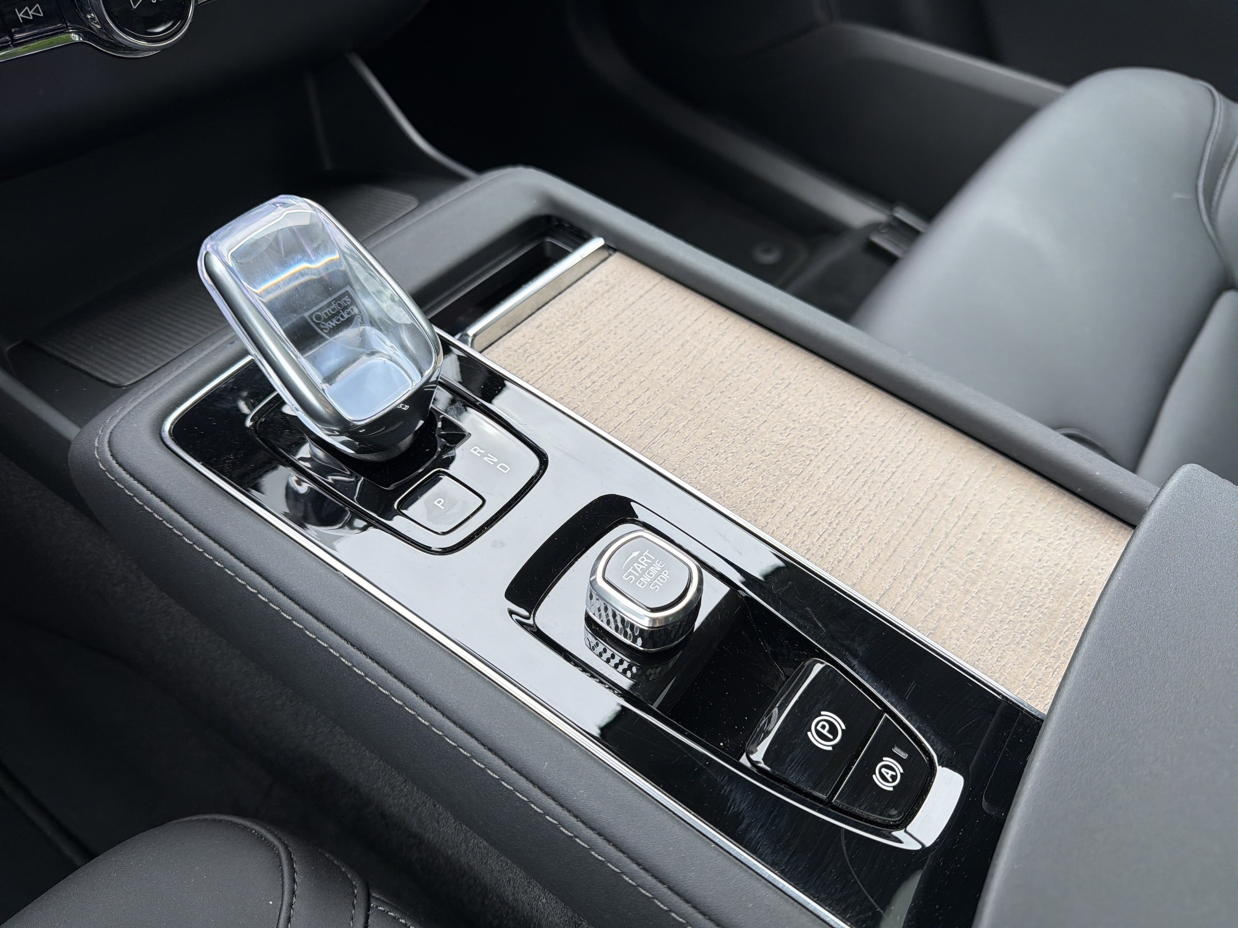 2025 Volvo XC90 Plus photo 3