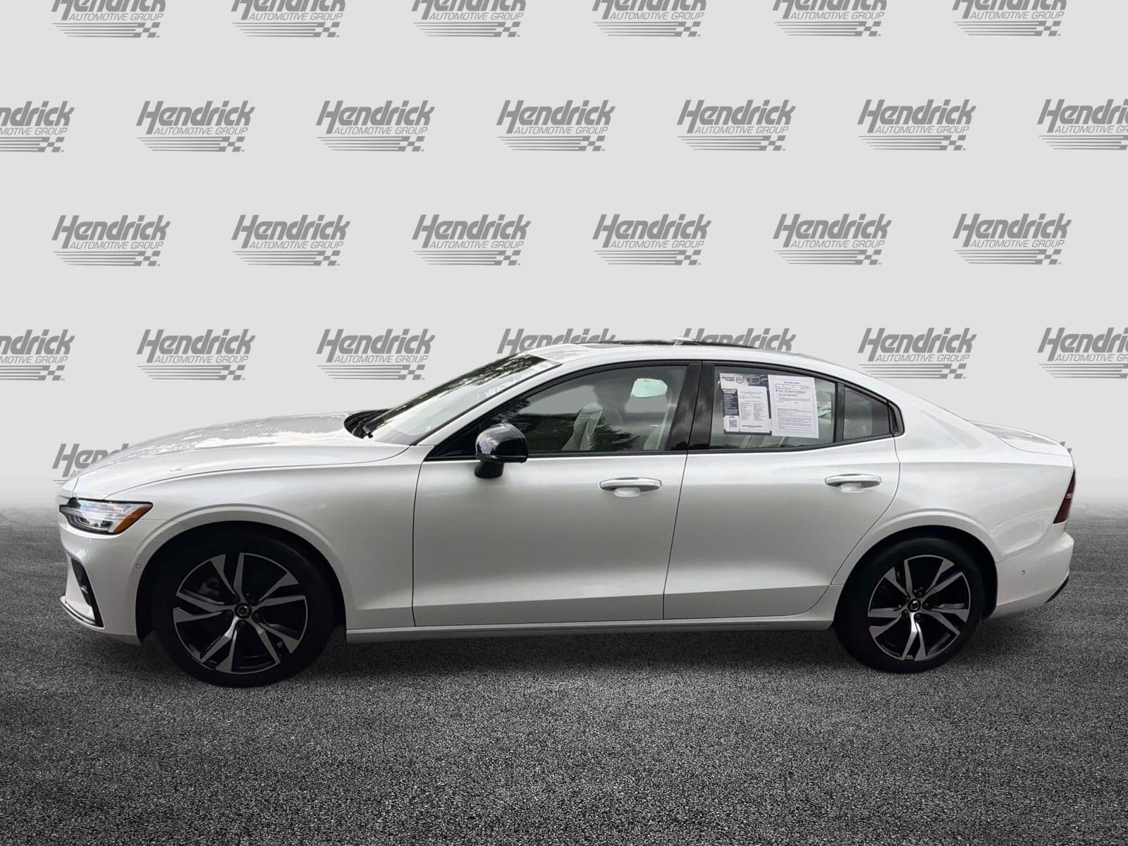 Volvo S60 Plus Dark Theme