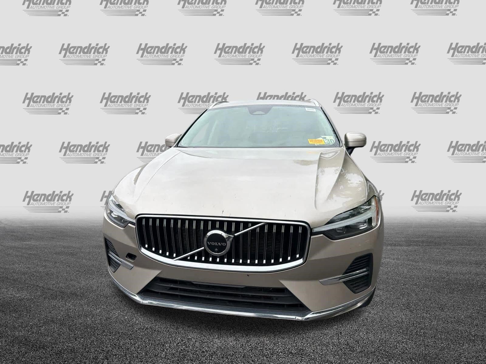 2023 Volvo XC60 Plus Bright Theme photo 2