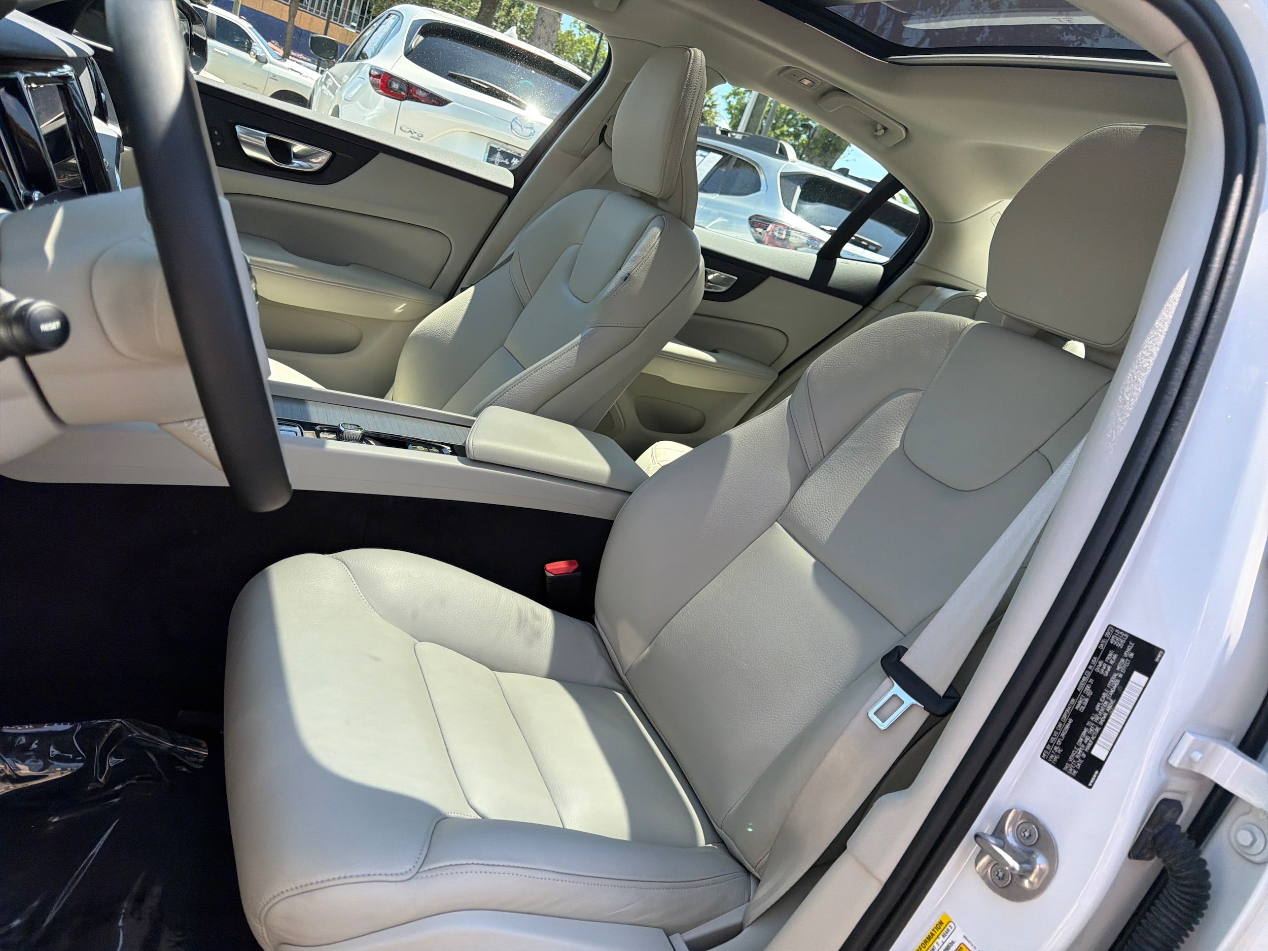 Volvo S60 Plus Dark Theme