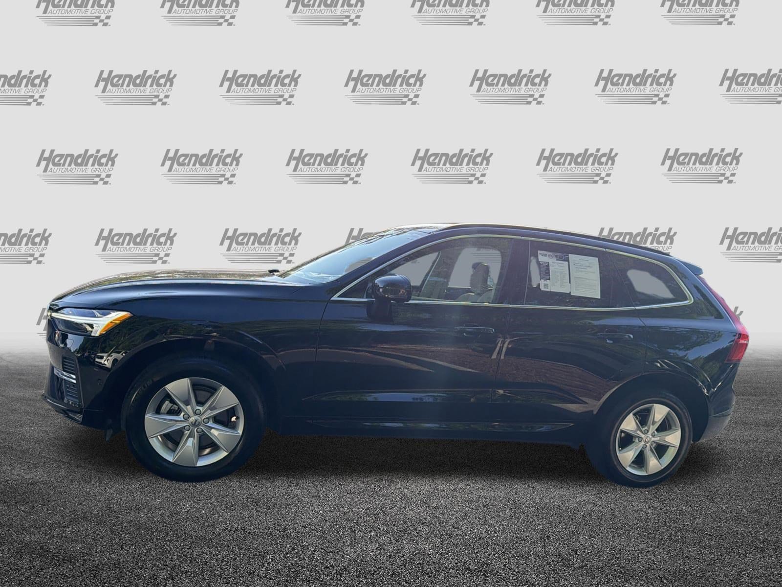 2022 Volvo XC60 Momentum photo 6