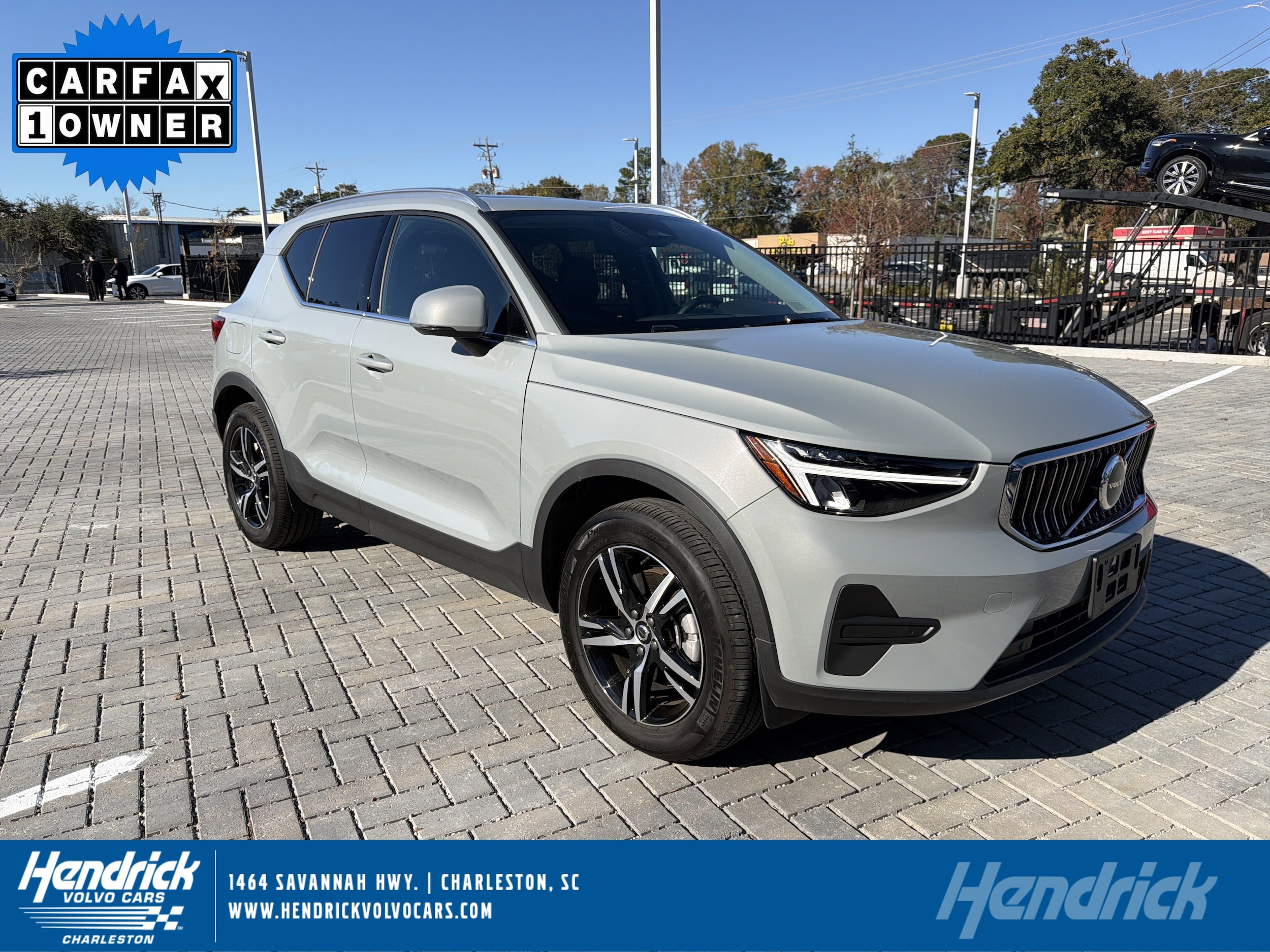 2025 Volvo XC40 Core's photo