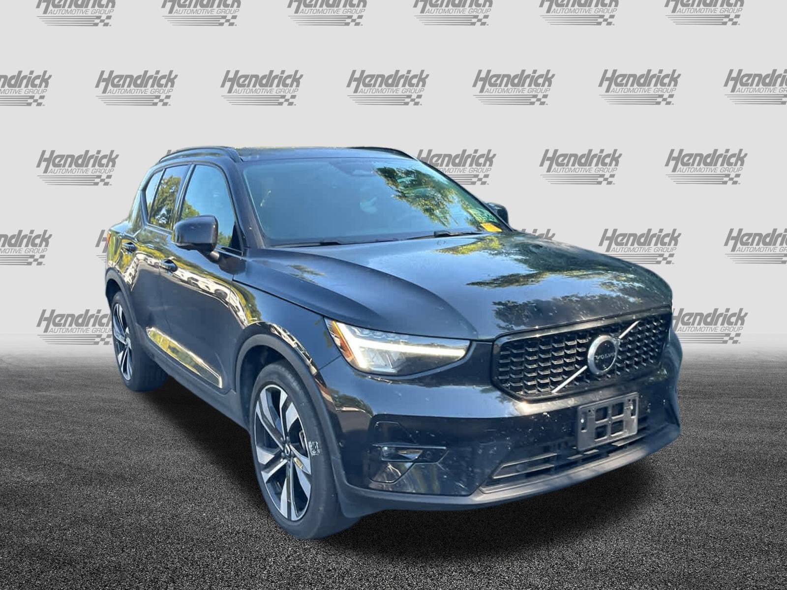 2025 Volvo XC40 Plus photo 3
