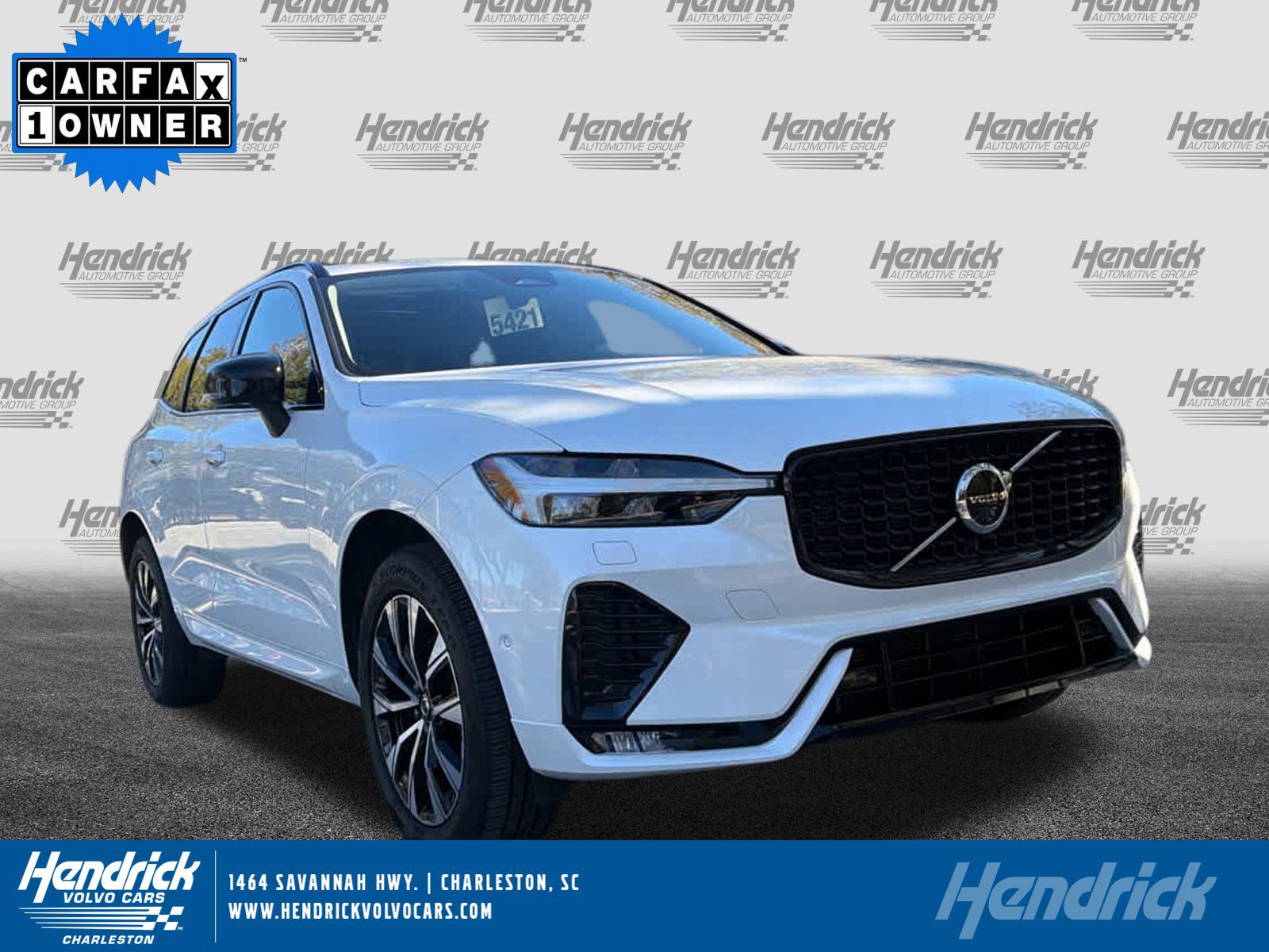 2025 Volvo XC60 Plus's photo