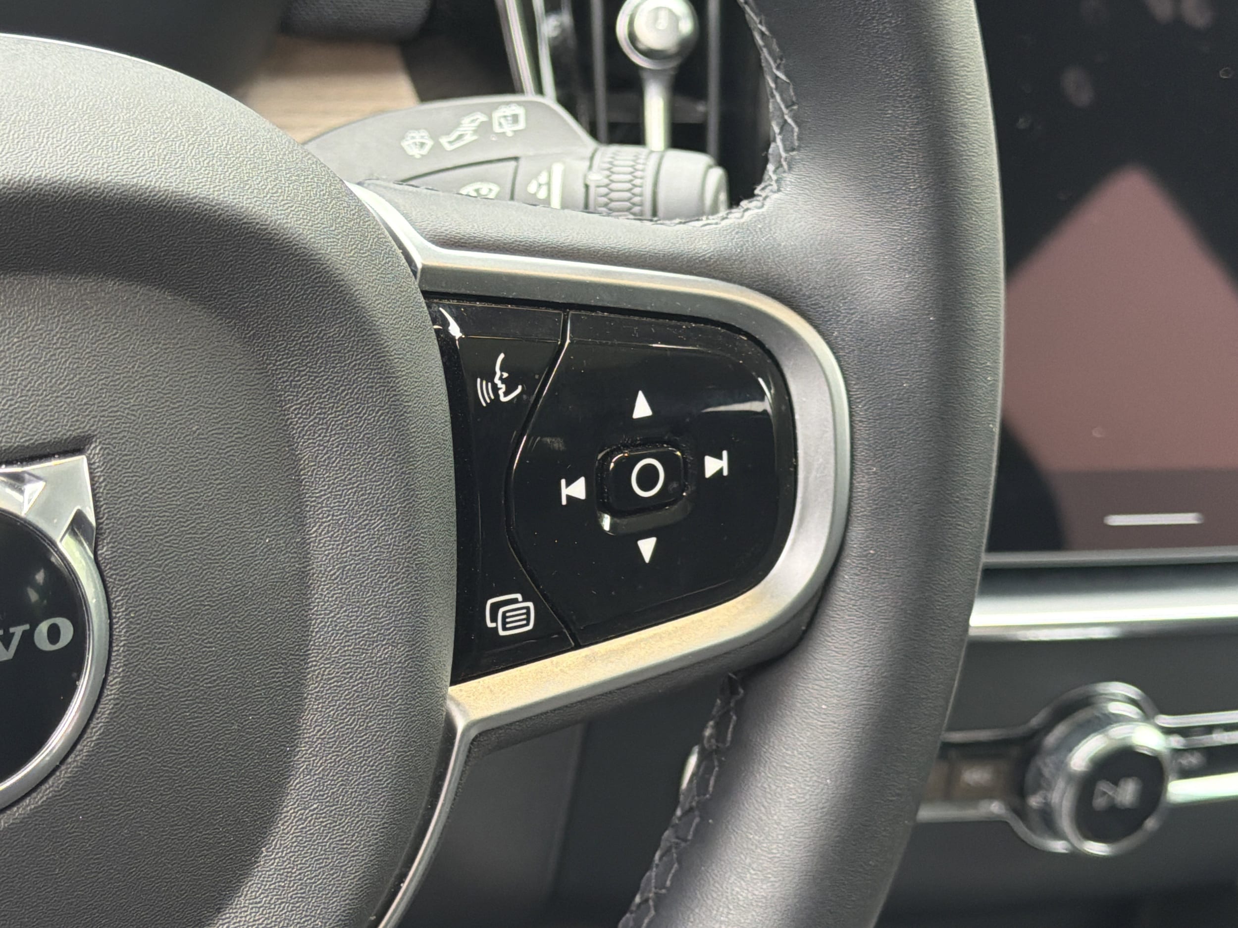 2025 Volvo XC90 Plus photo 4