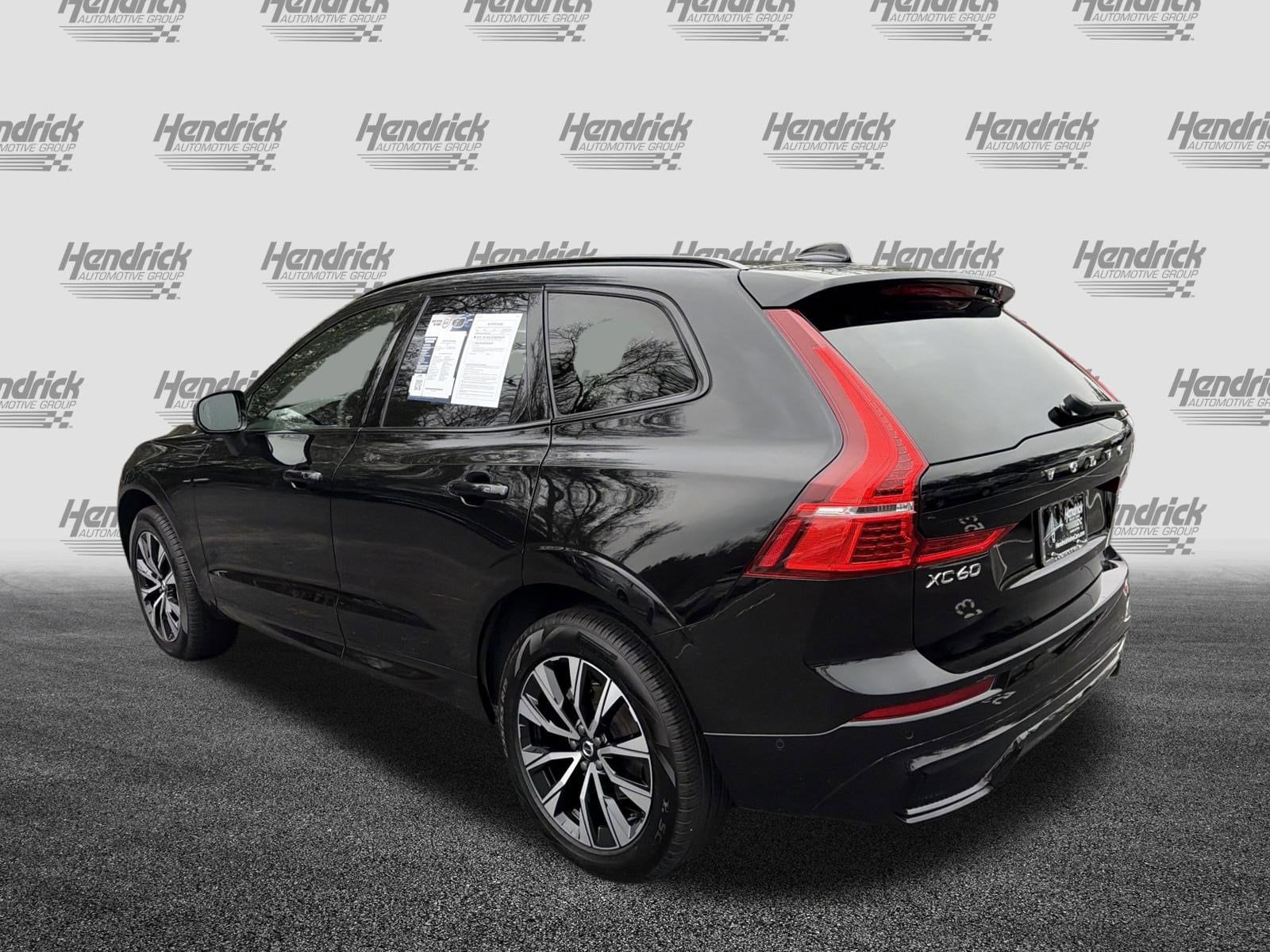 2025 Volvo XC60 Plus photo 3