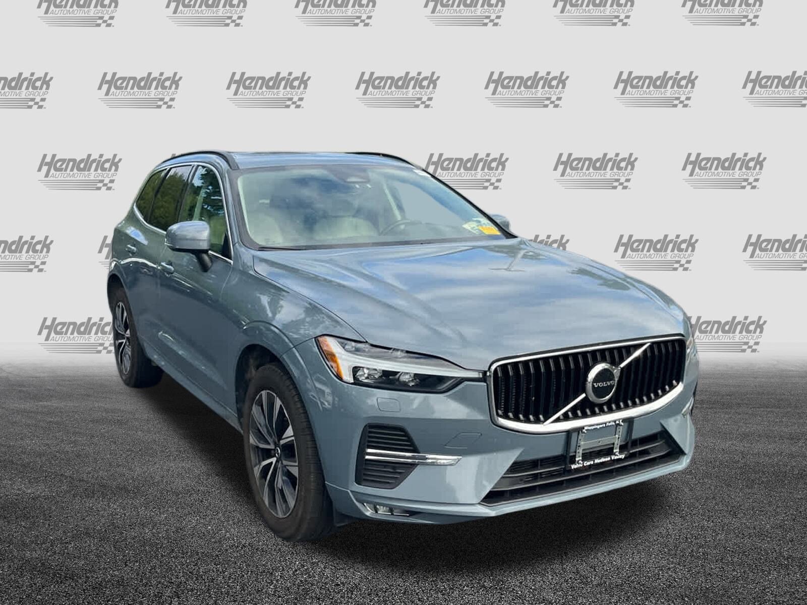 2023 Volvo XC60 Core Hybrid photo 2