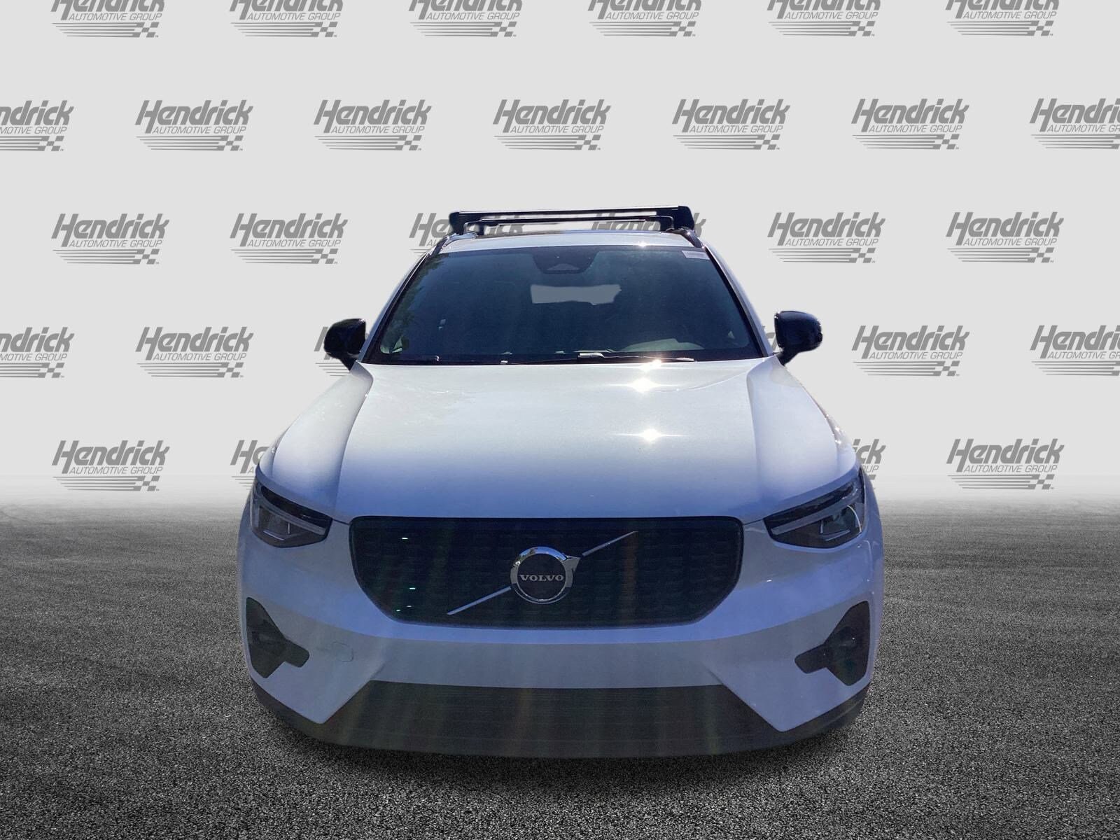 2026 Volvo XC40 Plus photo 3