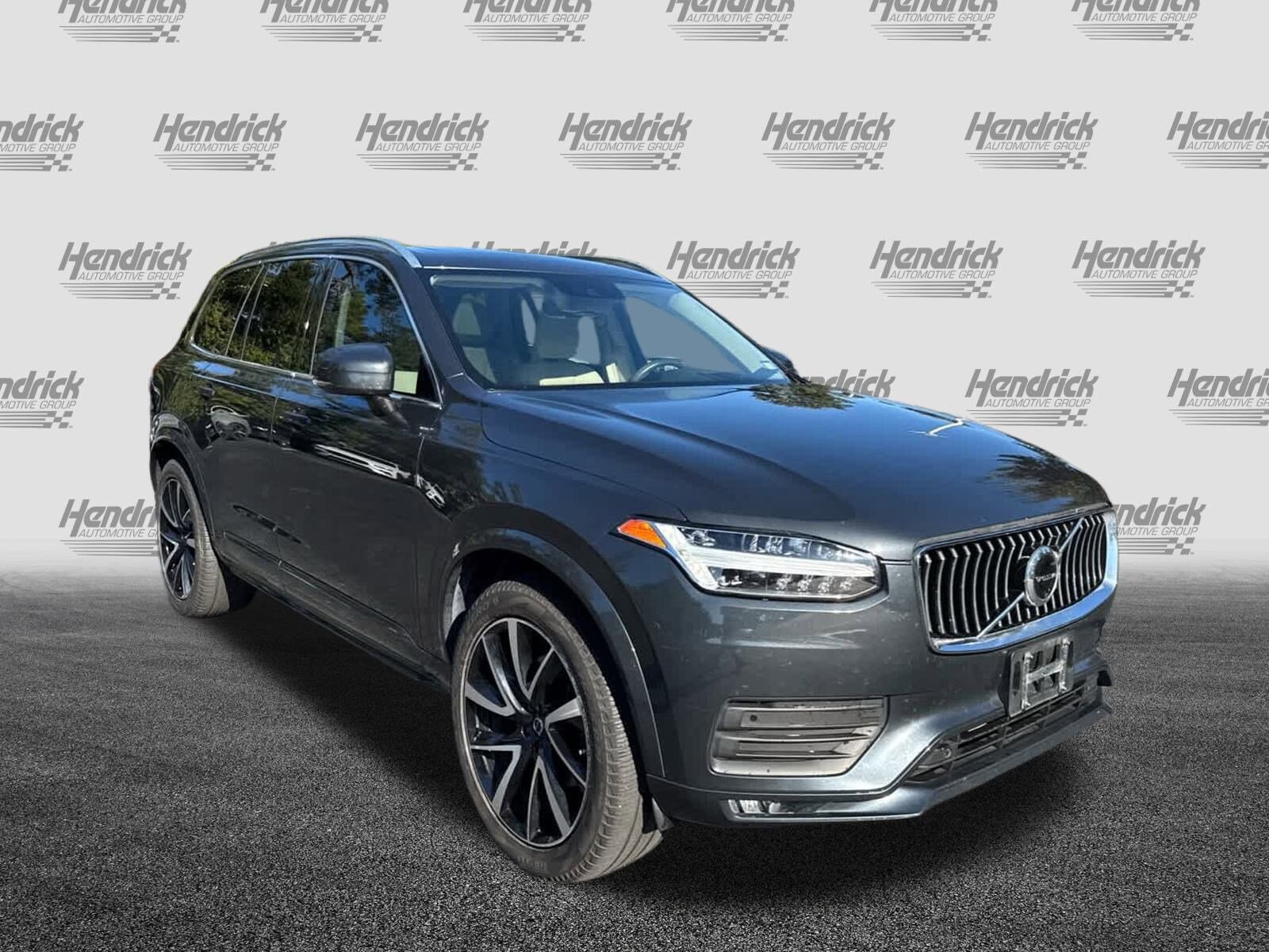 2022 Volvo XC90 Momentum photo 3