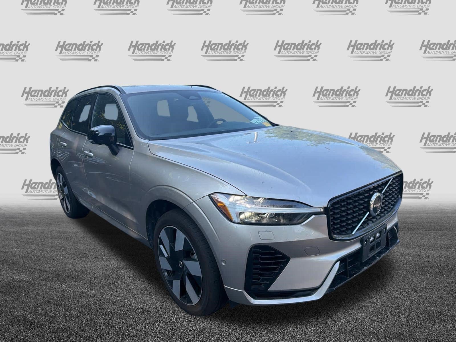 Volvo XC60 Recharge Plug-In Hybrid Plus Dark Theme