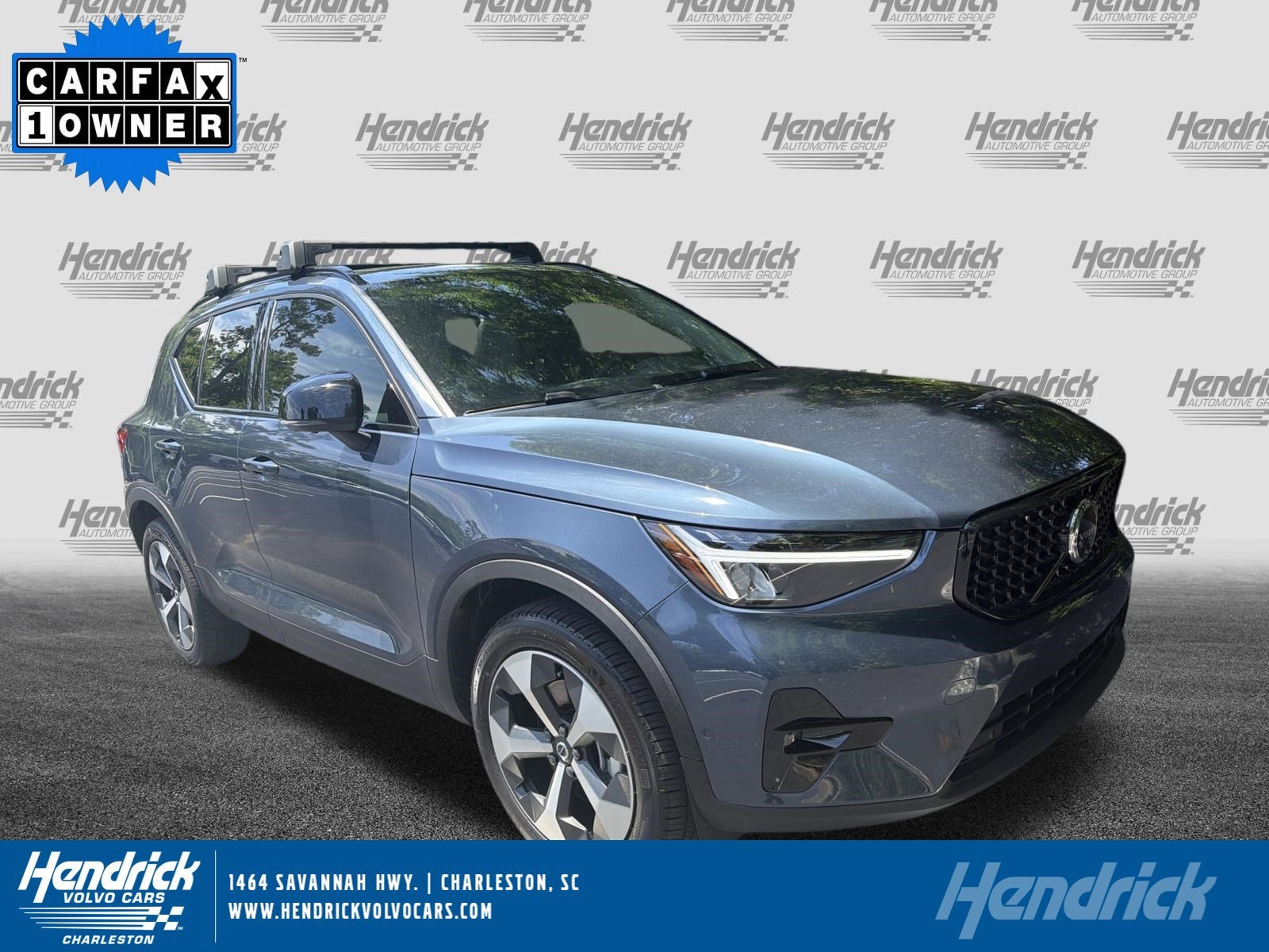 2026 Volvo XC40 B5 Plus Dark AWD's photo