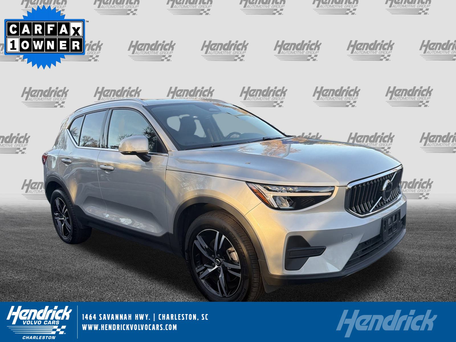 2025 Volvo XC40 Core's photo