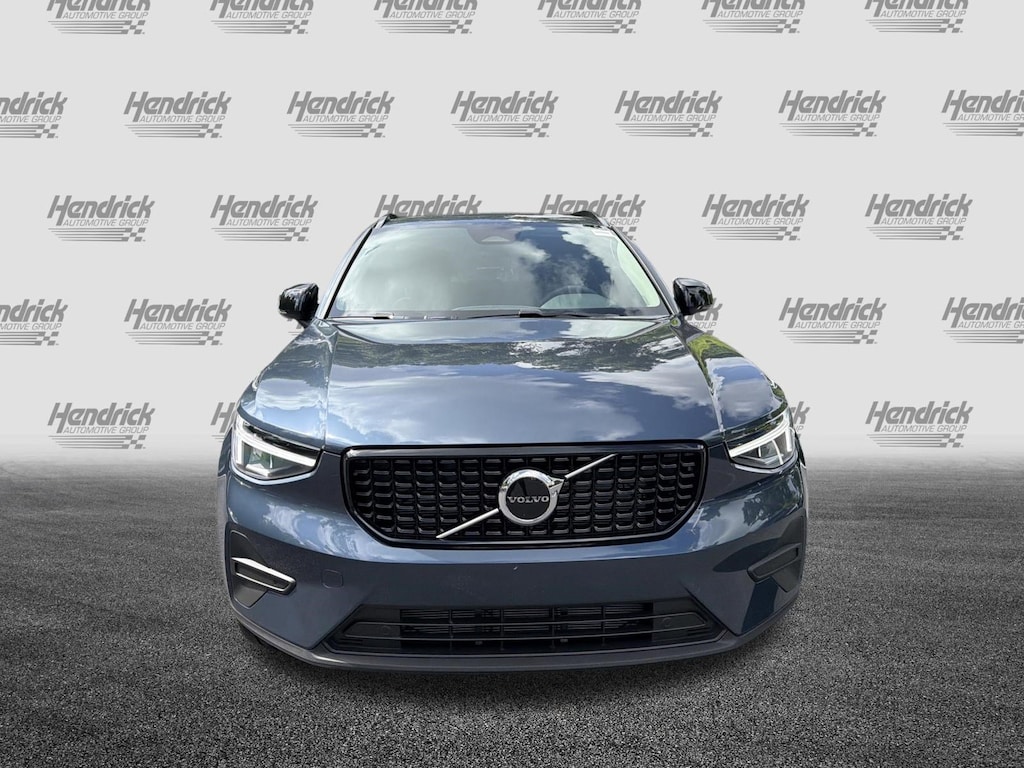 New 2026 Volvo XC40 B5 Core SUV