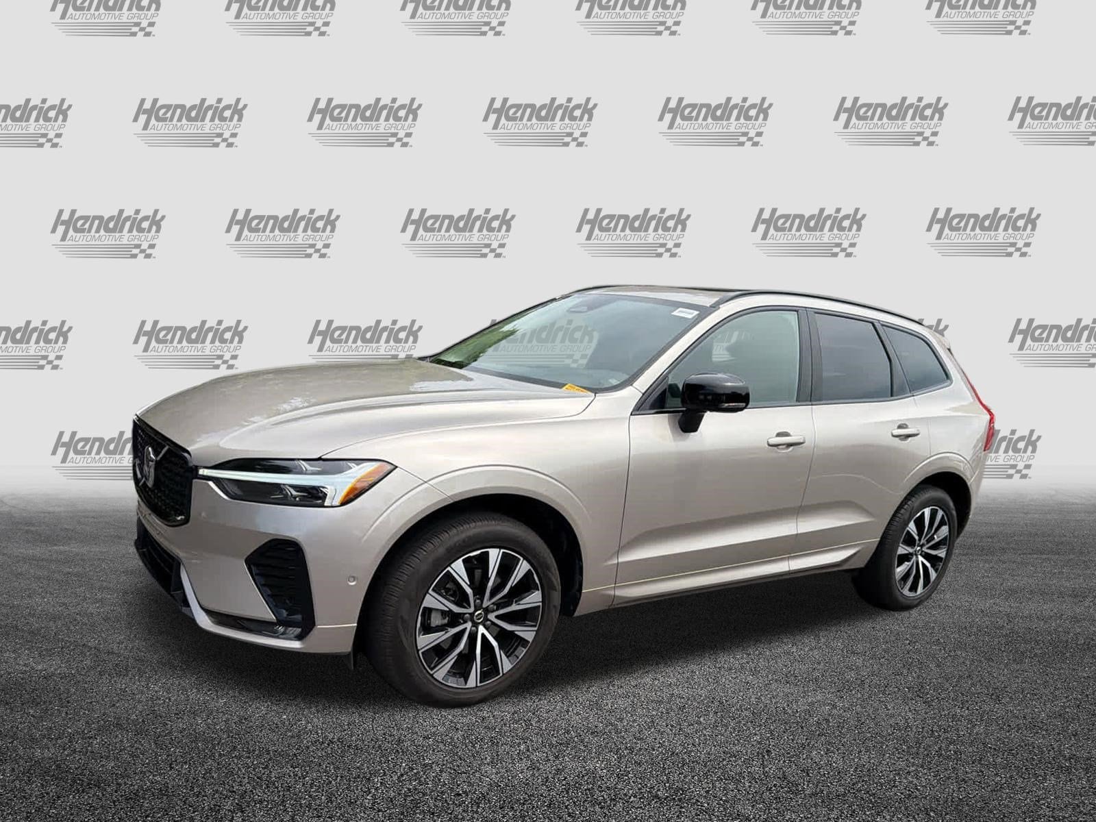 2025 Volvo XC60 Plus photo 6