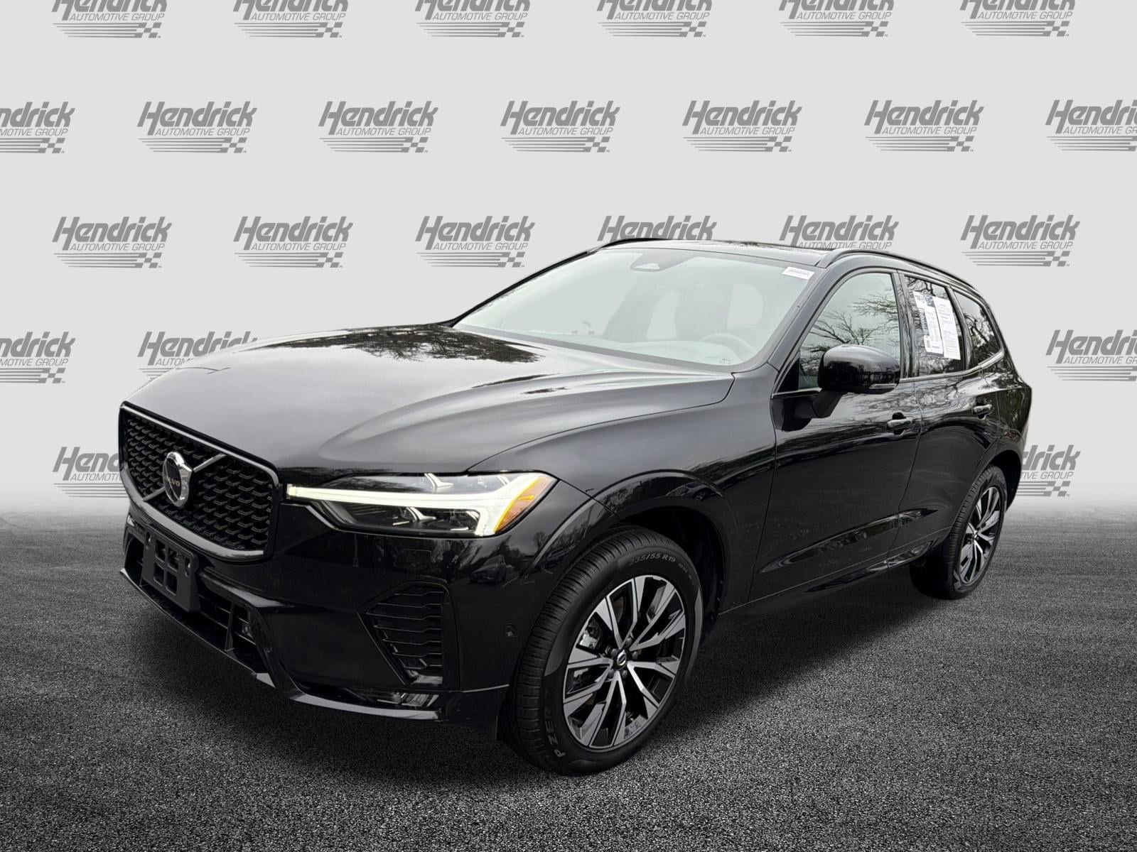 2025 Volvo XC60 Plus photo 4