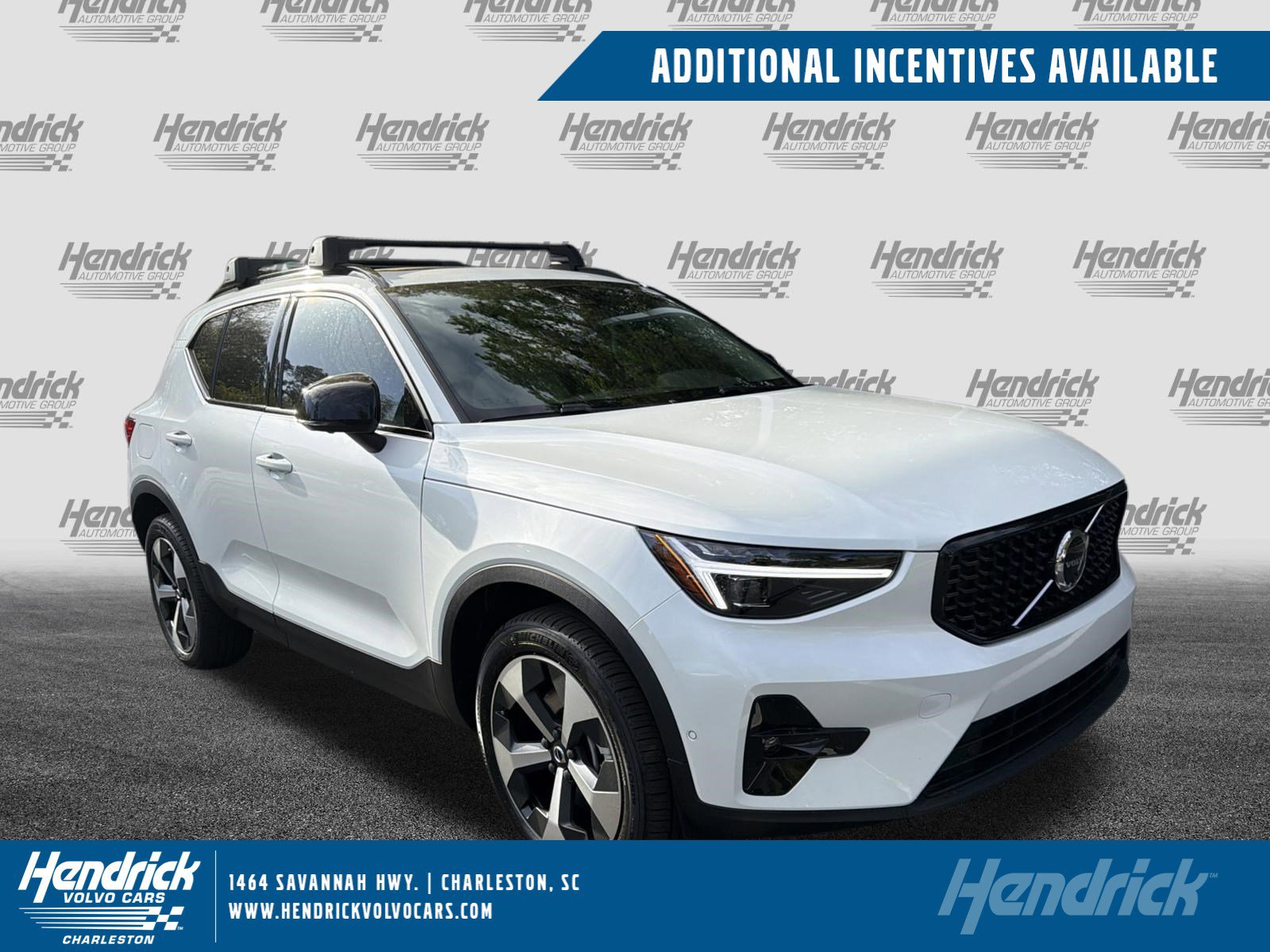 2026 Volvo XC40 B5 Plus Dark AWD's photo