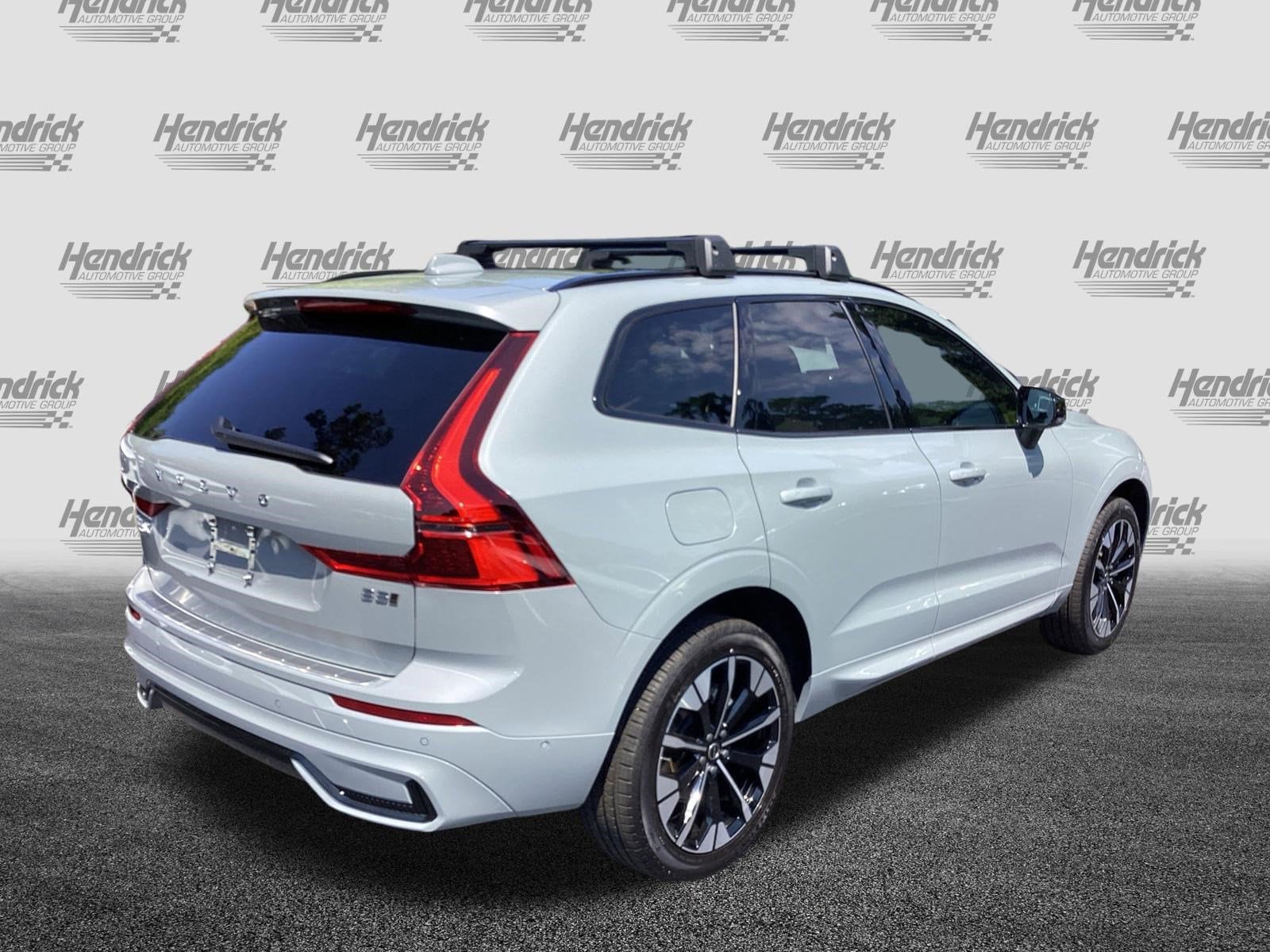2026 Volvo XC60 Plus photo 3
