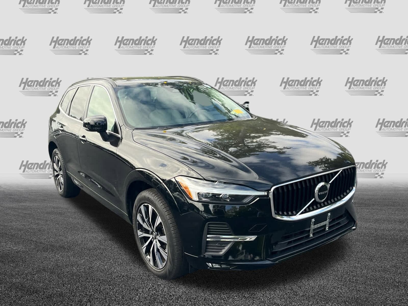 2023 Volvo XC60 Core photo 3