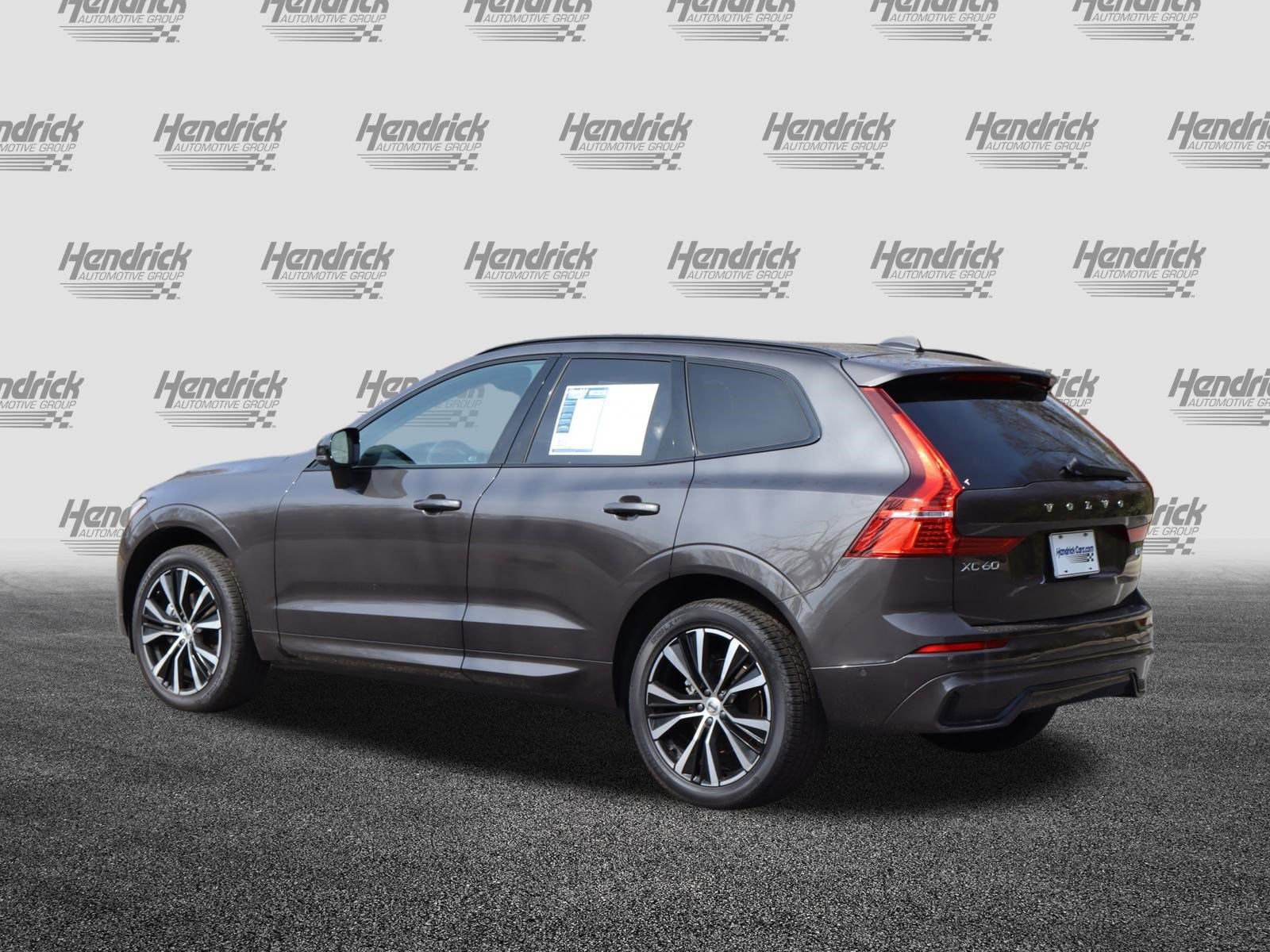 2025 Volvo XC60 Plus photo 6