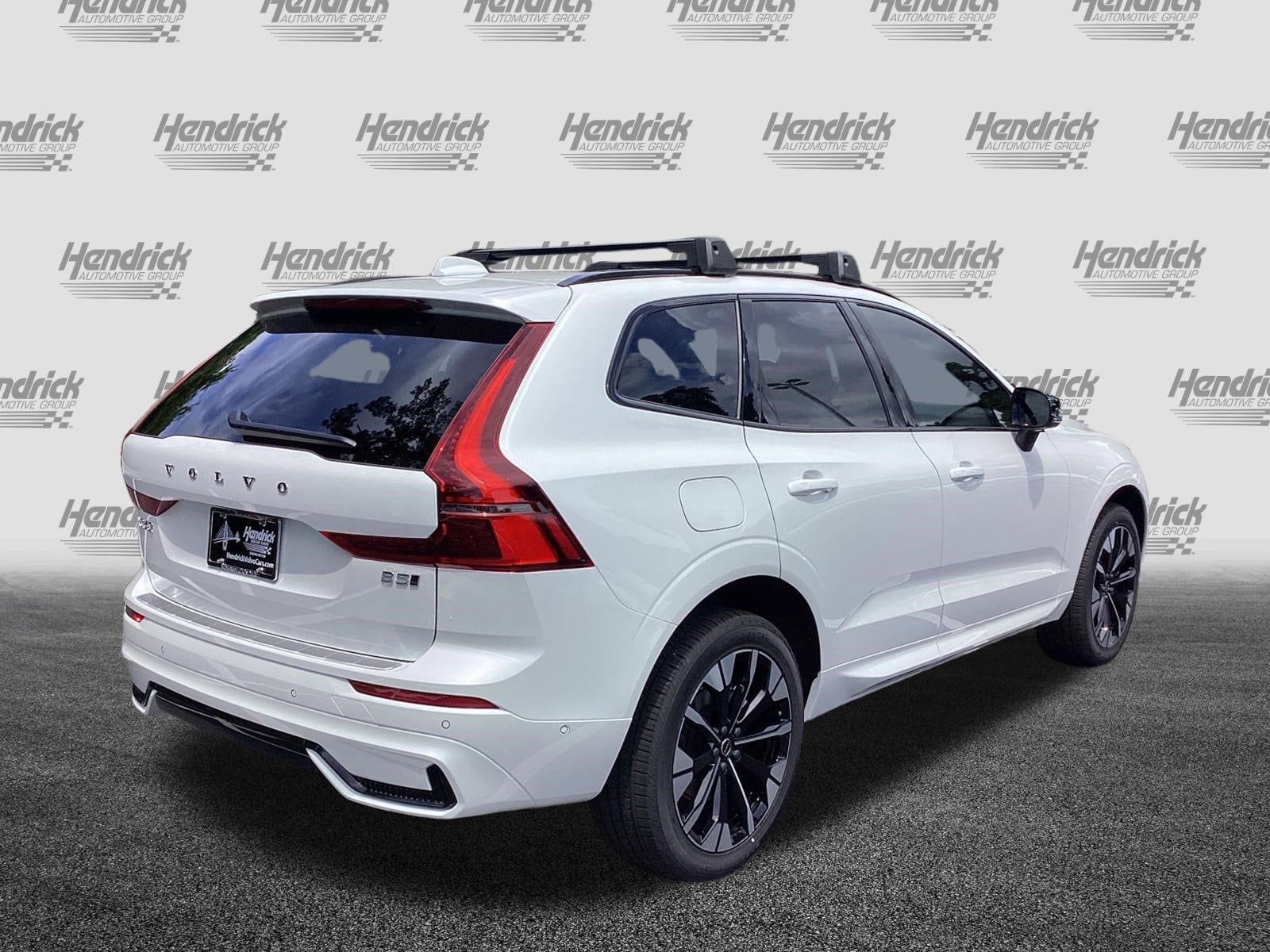 2026 Volvo XC60 Plus photo 3