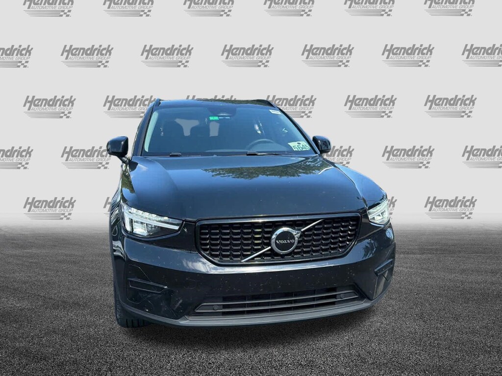 Used 2024 Volvo XC40 Core Dark Theme SUV