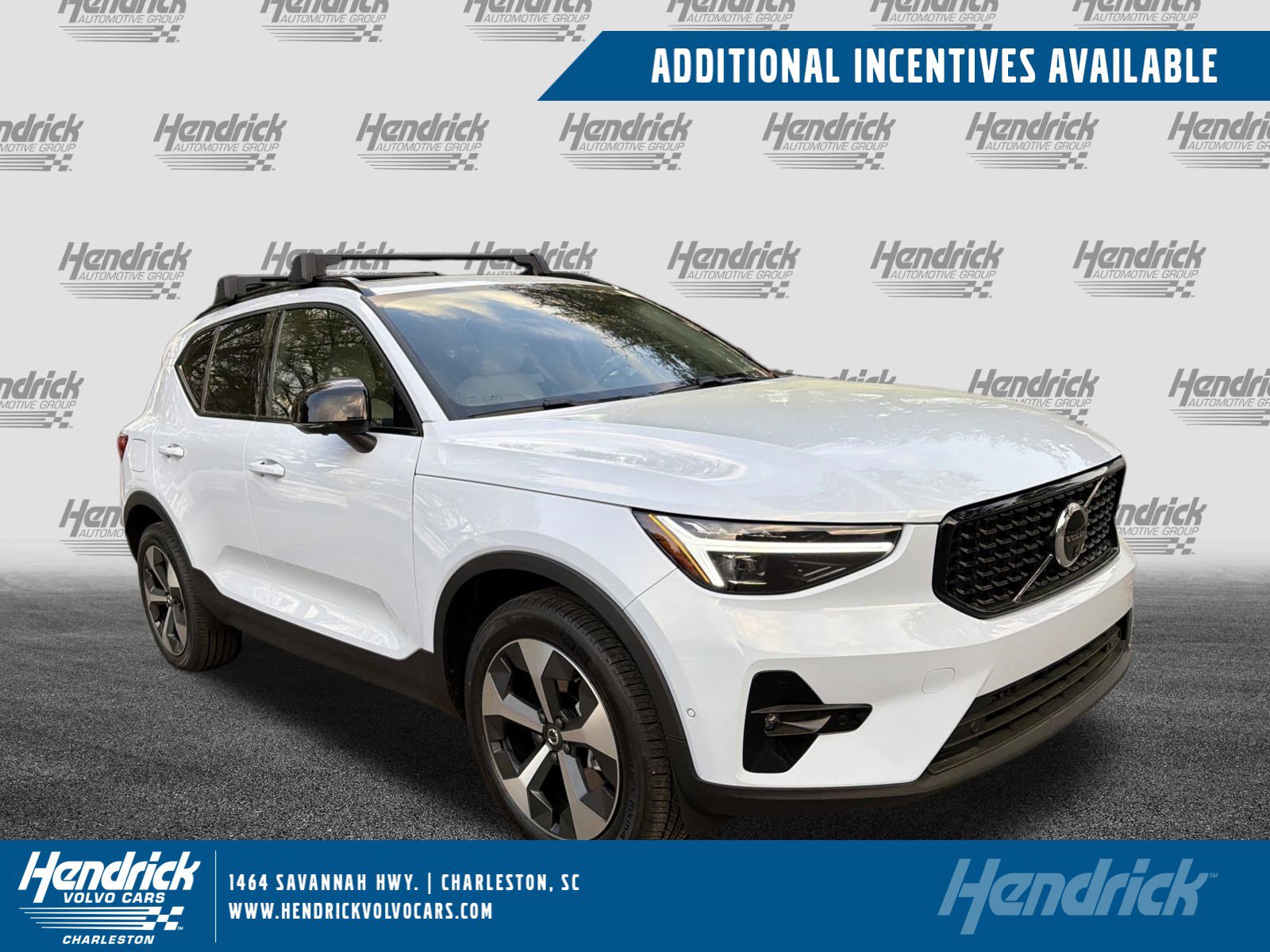 2026 Volvo XC40 B5 Plus Dark AWD's photo