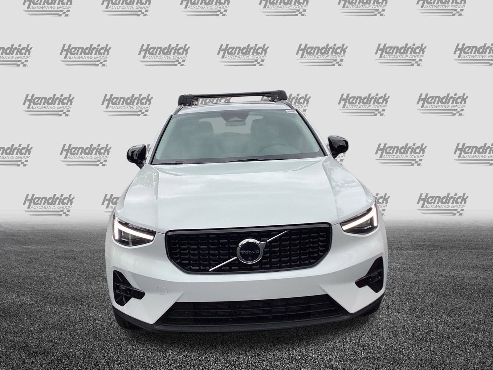 2026 Volvo XC40 Plus photo 3