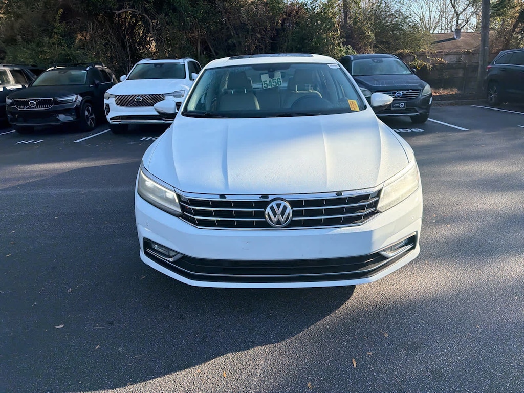 Used 2018 Volkswagen Passat 2.0T SE w/Technology Sedan
