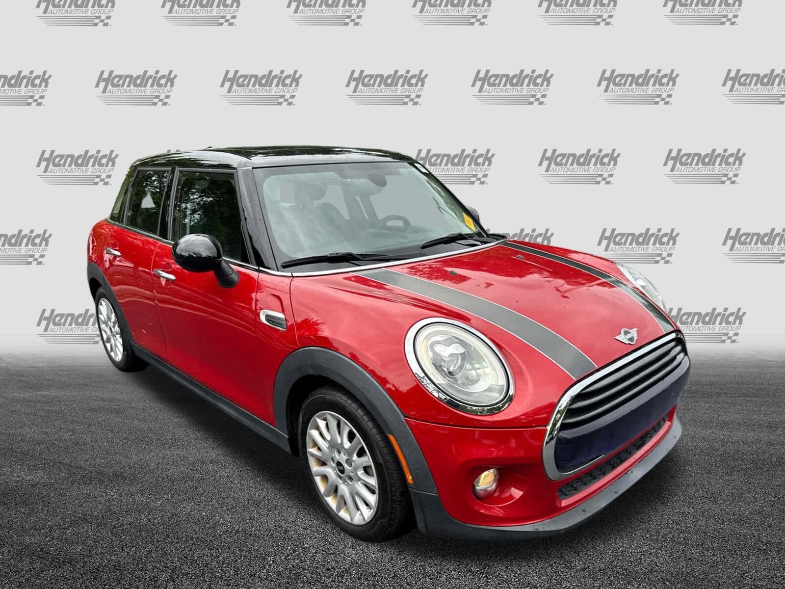 2016 Mini Cooper Hardtop 4 Door photo 2